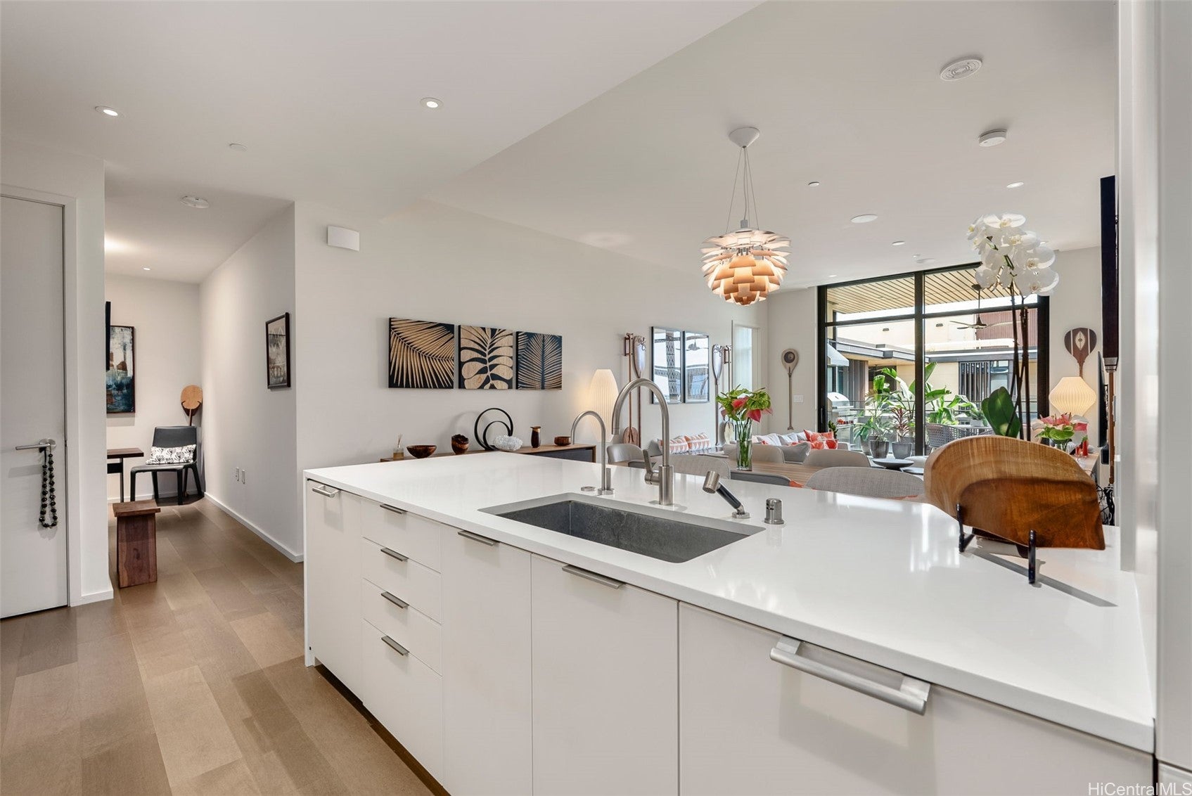 Honolulu, Hawaii, 96814, United States, 2 Bedrooms Bedrooms, ,2 BathroomsBathrooms,Residential,Active,2009852