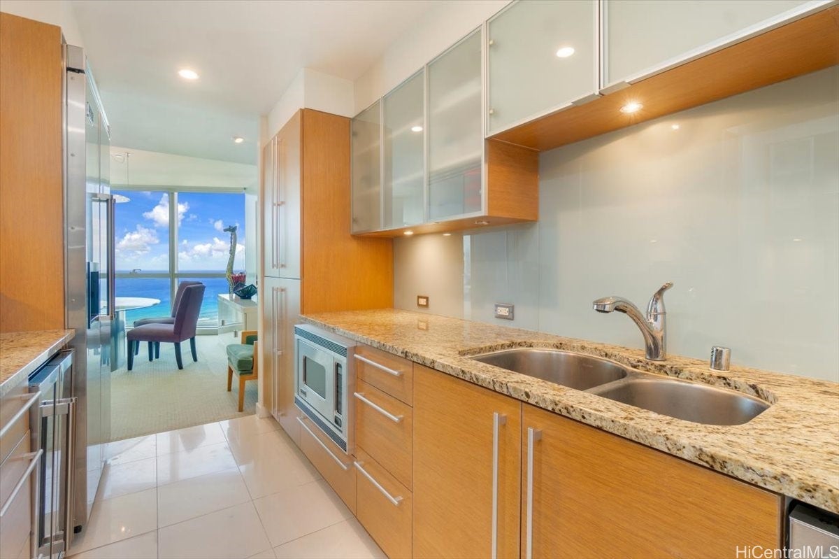 Honolulu, Hawaii, 96814, United States, 4 Bedrooms Bedrooms, ,5 BathroomsBathrooms,Residential,Active,1822012