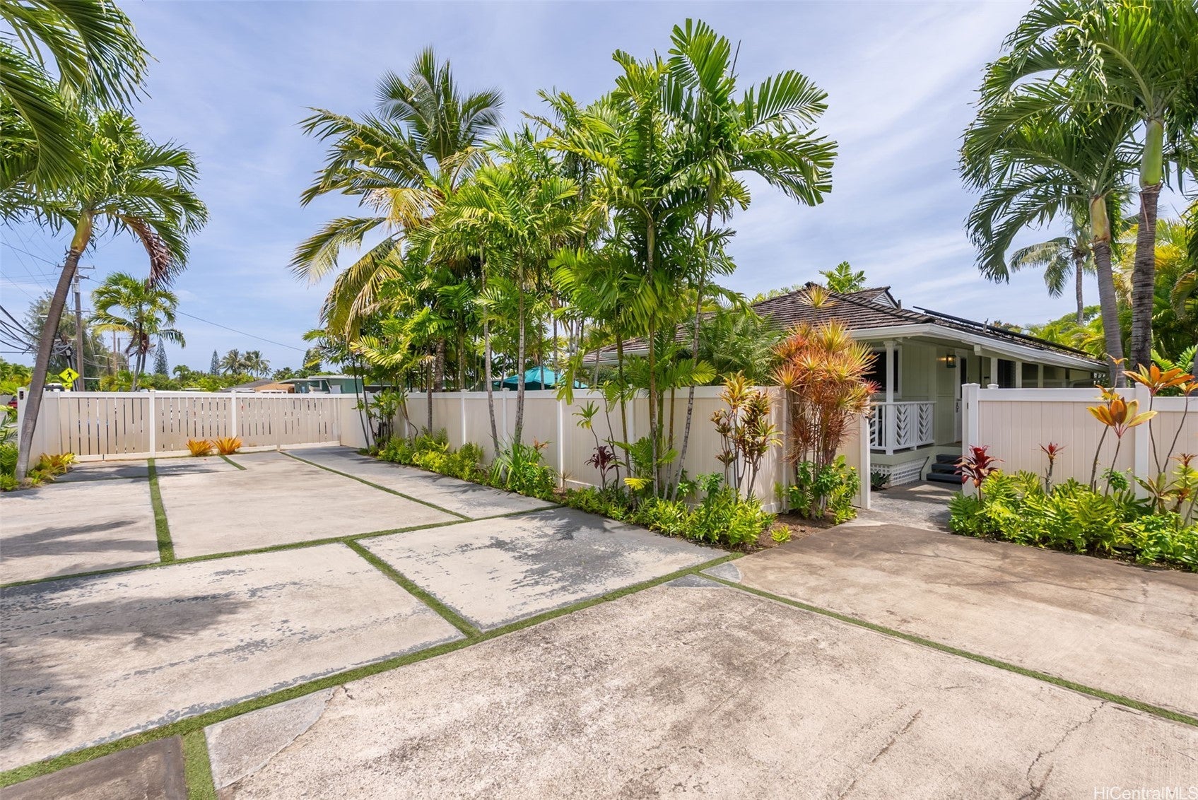 Kailua, Hawaii, 96734, United States, 6 Bedrooms Bedrooms, ,3 BathroomsBathrooms,Residential,Pending,1943834