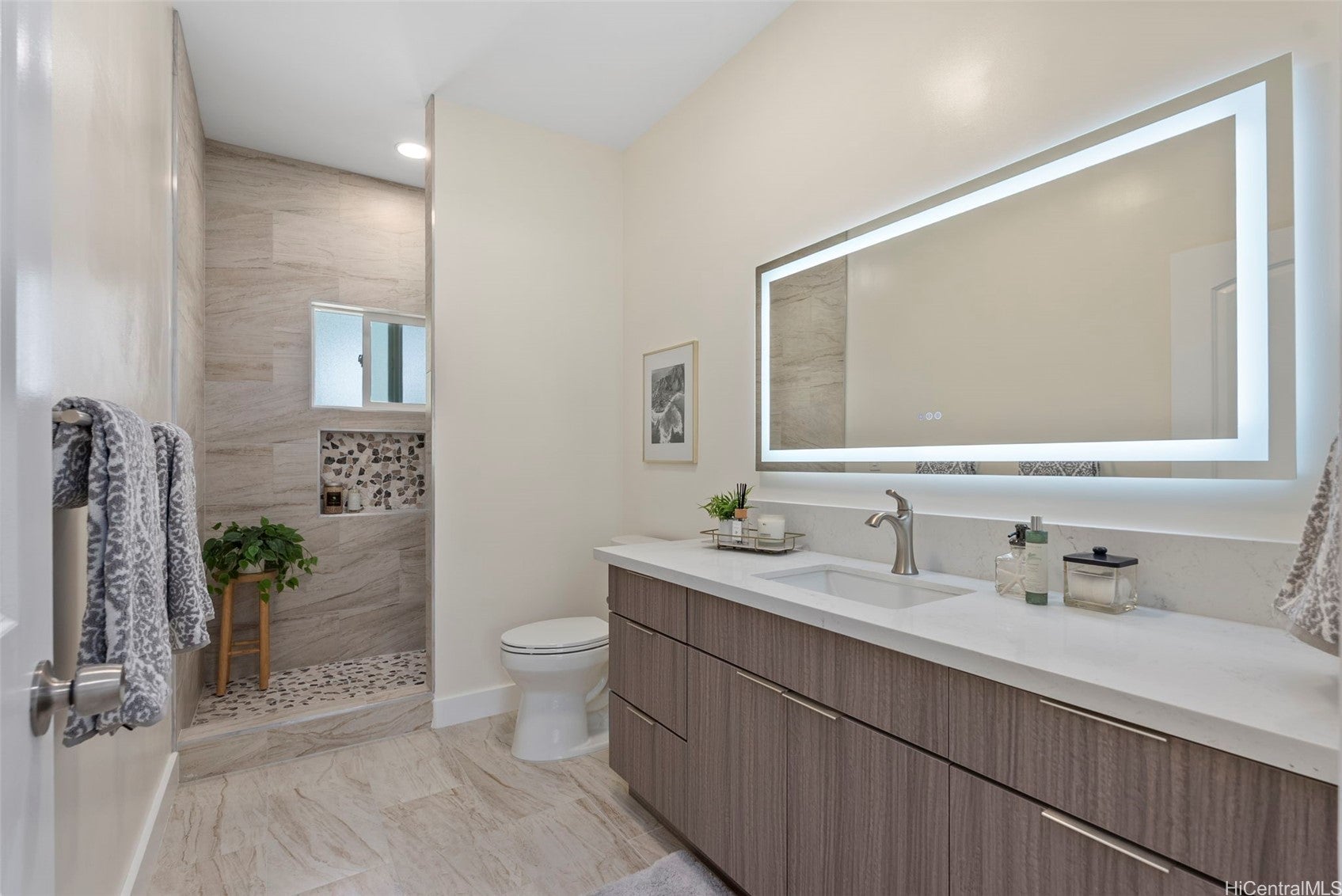 Honolulu, Hawaii, 96822, United States, 4 Bedrooms Bedrooms, ,4 BathroomsBathrooms,Residential,Active,1943814