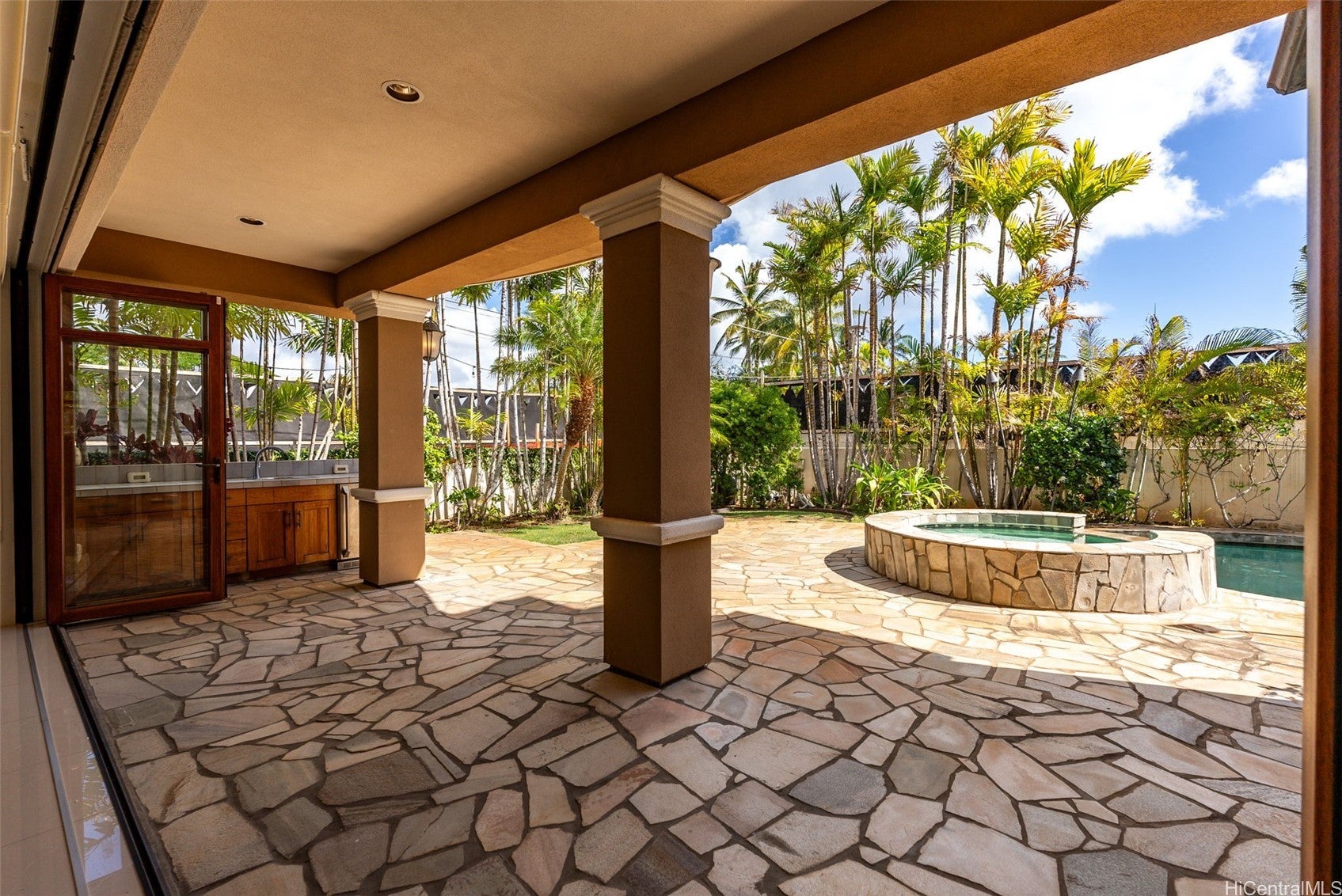 Honolulu, Hawaii, 96816, United States, 4 Bedrooms Bedrooms, ,4 BathroomsBathrooms,Residential,Contingent,1943772