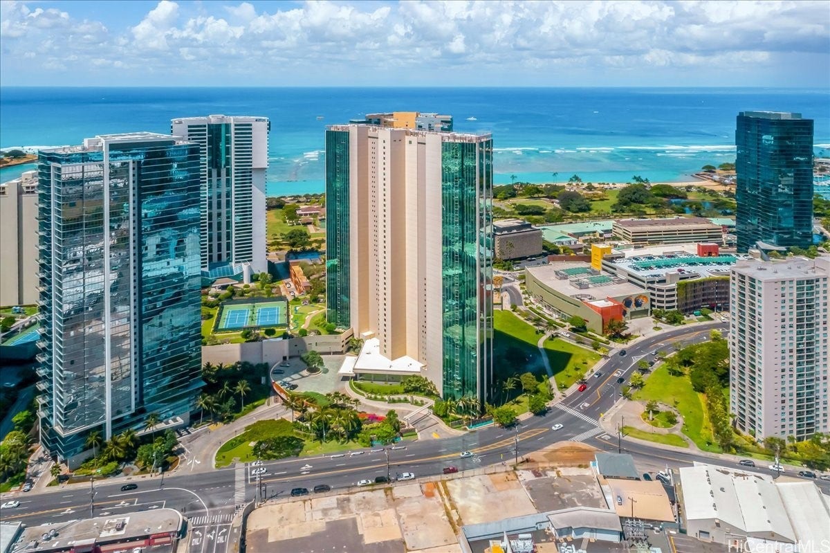 Honolulu, Hawaii, 96814, United States, 4 Bedrooms Bedrooms, ,5 BathroomsBathrooms,Residential,Active,1822012