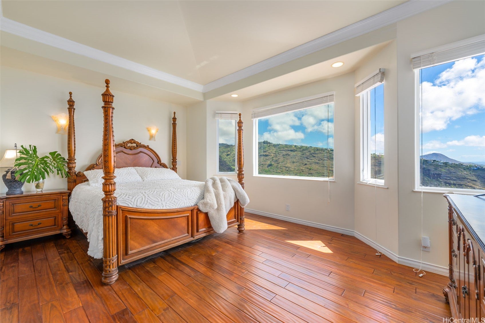 Honolulu, Hawaii, 96821, United States, 5 Bedrooms Bedrooms, ,5 BathroomsBathrooms,Residential,Active,1943765