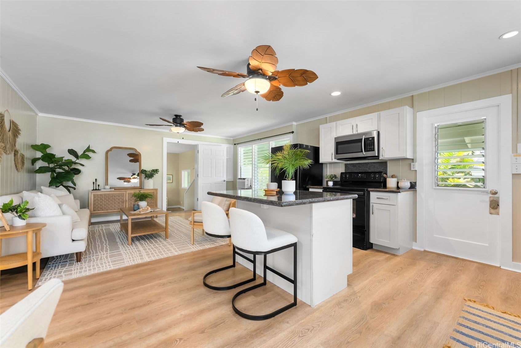 Kailua, Hawaii, 96734, United States, 6 Bedrooms Bedrooms, ,3 BathroomsBathrooms,Residential,Pending,1943834