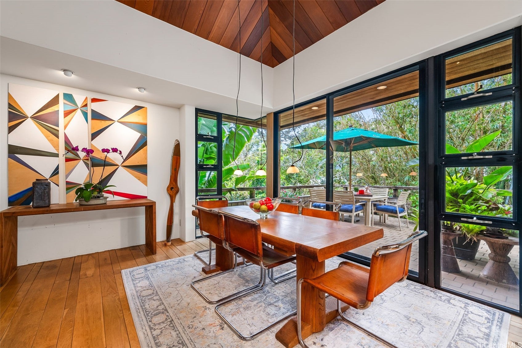 Honolulu, Hawaii, 96817, United States, 2 Bedrooms Bedrooms, ,3 BathroomsBathrooms,Residential,Active,1943804
