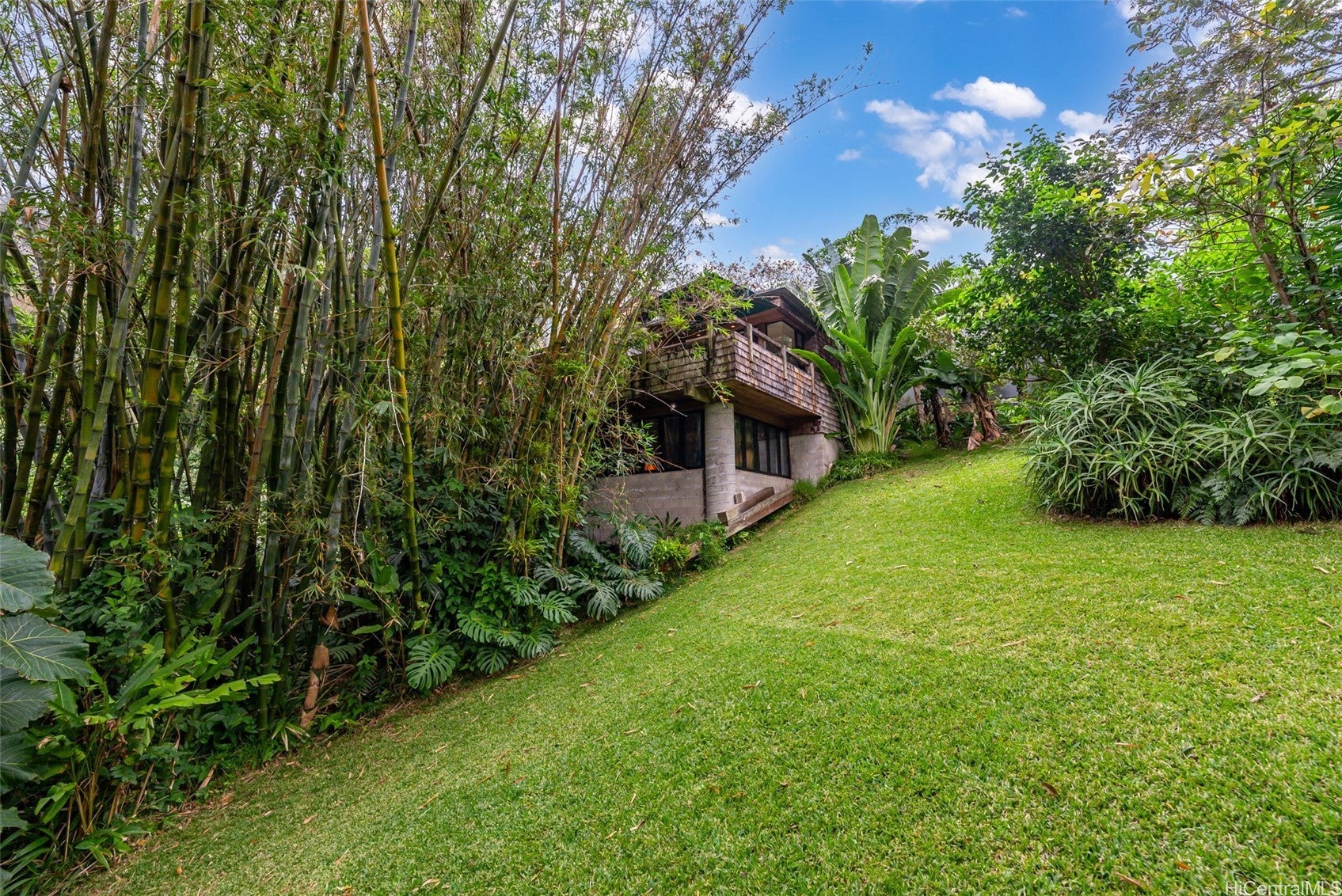Honolulu, Hawaii, 96817, United States, 2 Bedrooms Bedrooms, ,3 BathroomsBathrooms,Residential,Active,1943804