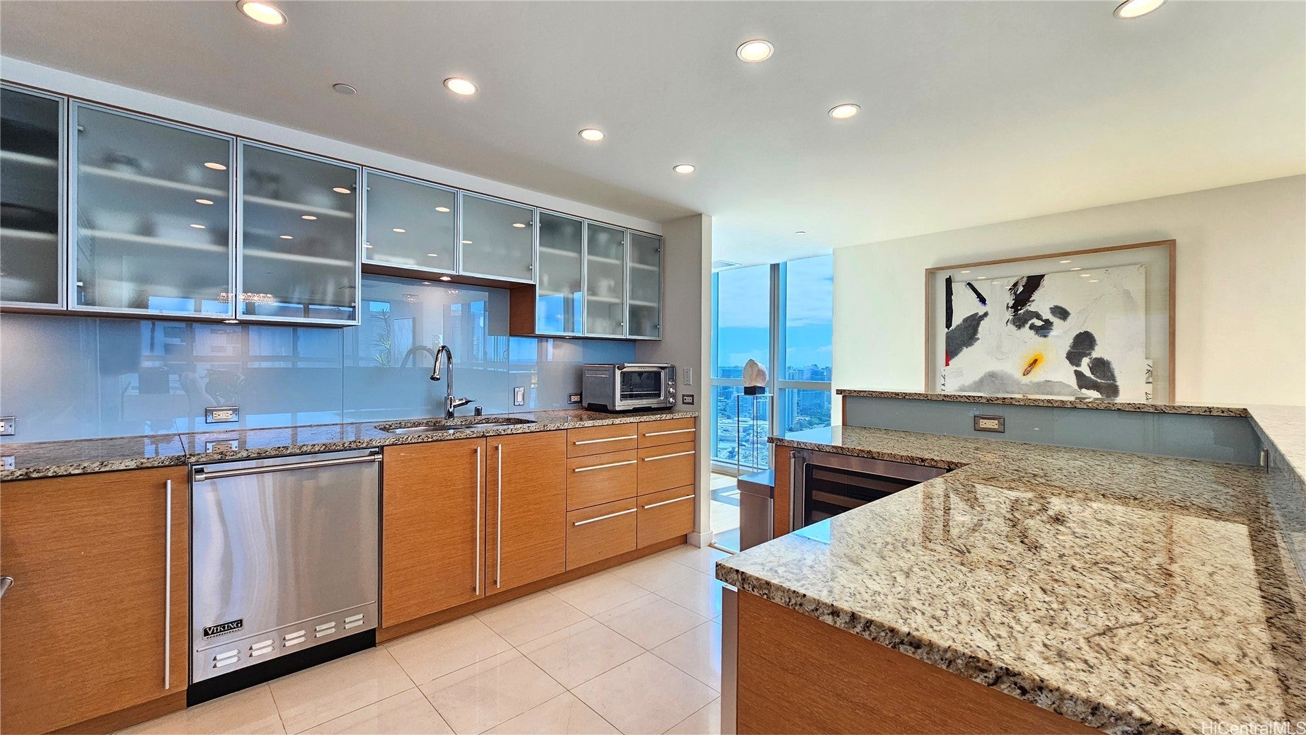 Honolulu, Hawaii, 96814, United States, ,3 BathroomsBathrooms,Residential,Active,1778695