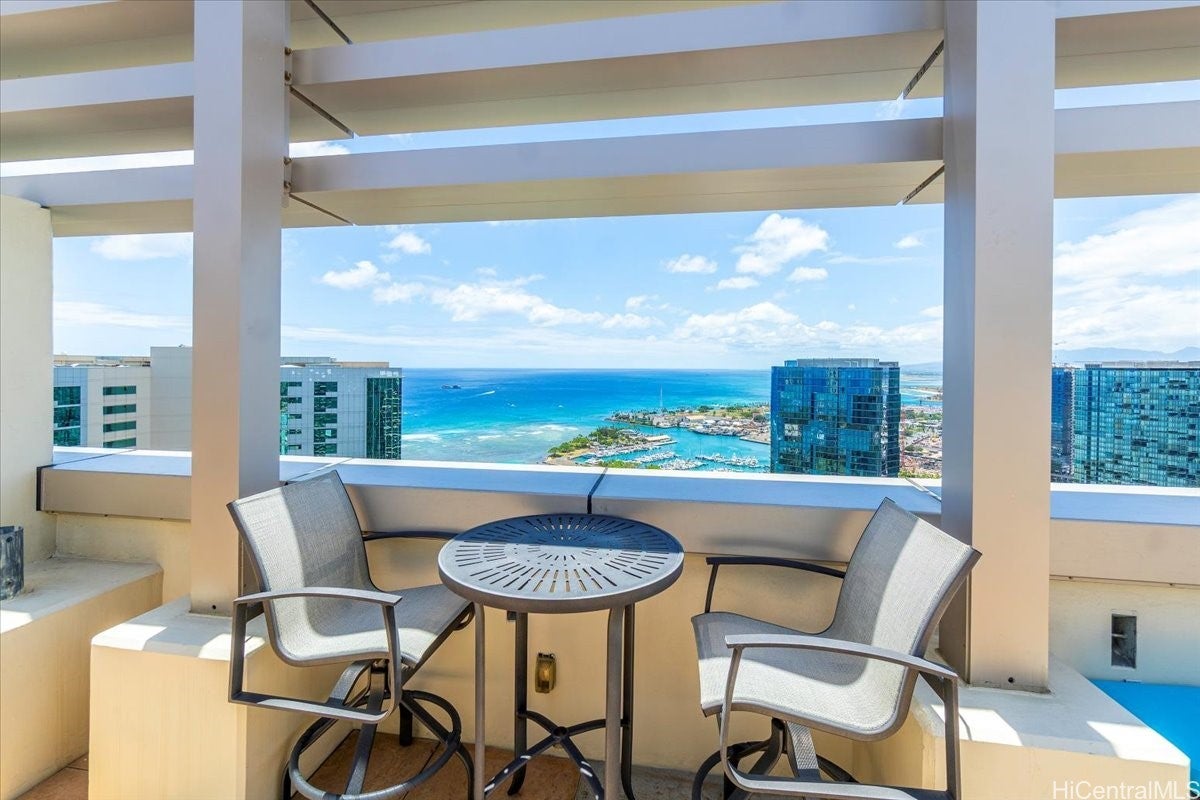 Honolulu, Hawaii, 96814, United States, 4 Bedrooms Bedrooms, ,5 BathroomsBathrooms,Residential,Active,1822012