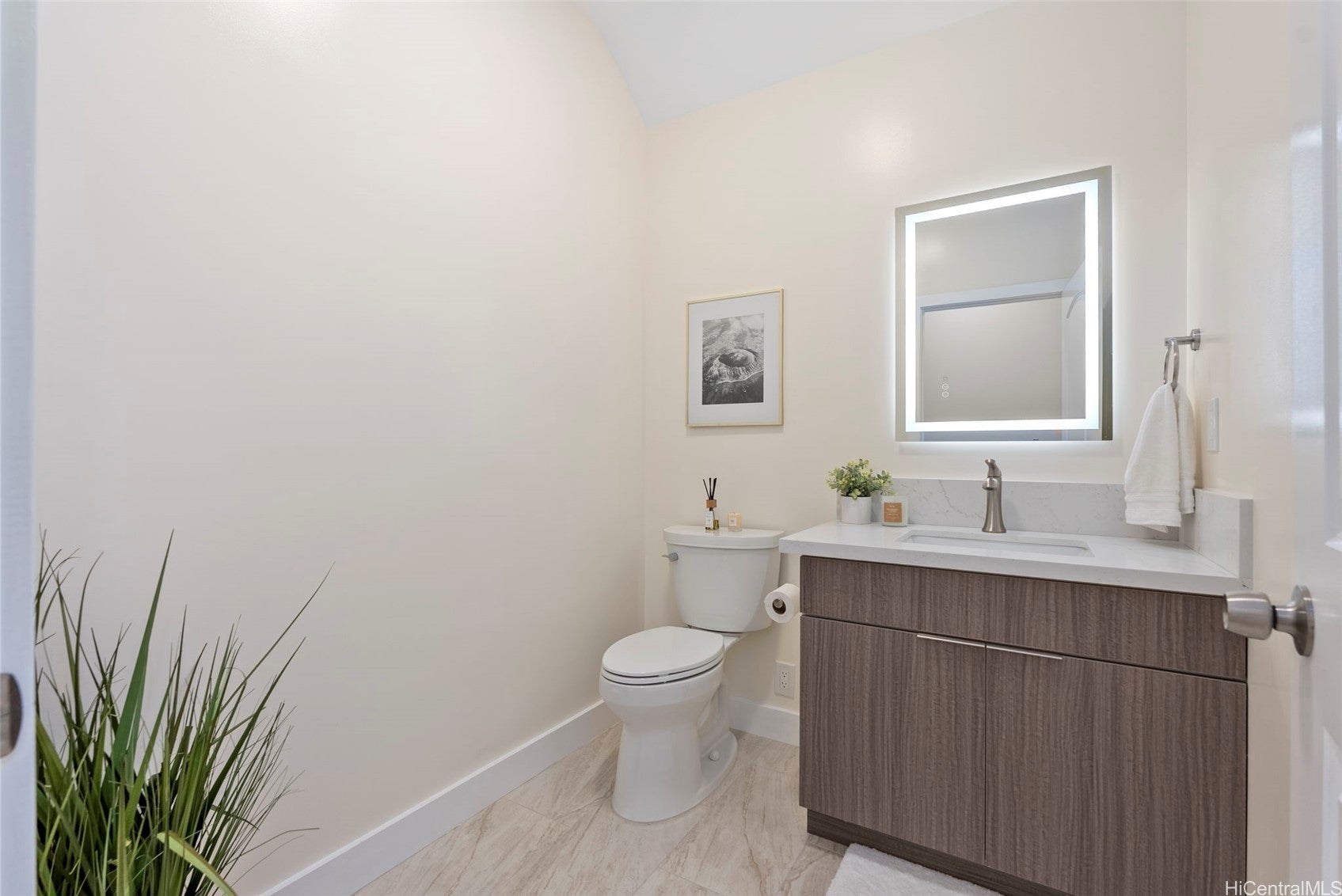 Honolulu, Hawaii, 96822, United States, 4 Bedrooms Bedrooms, ,4 BathroomsBathrooms,Residential,Active,1943814