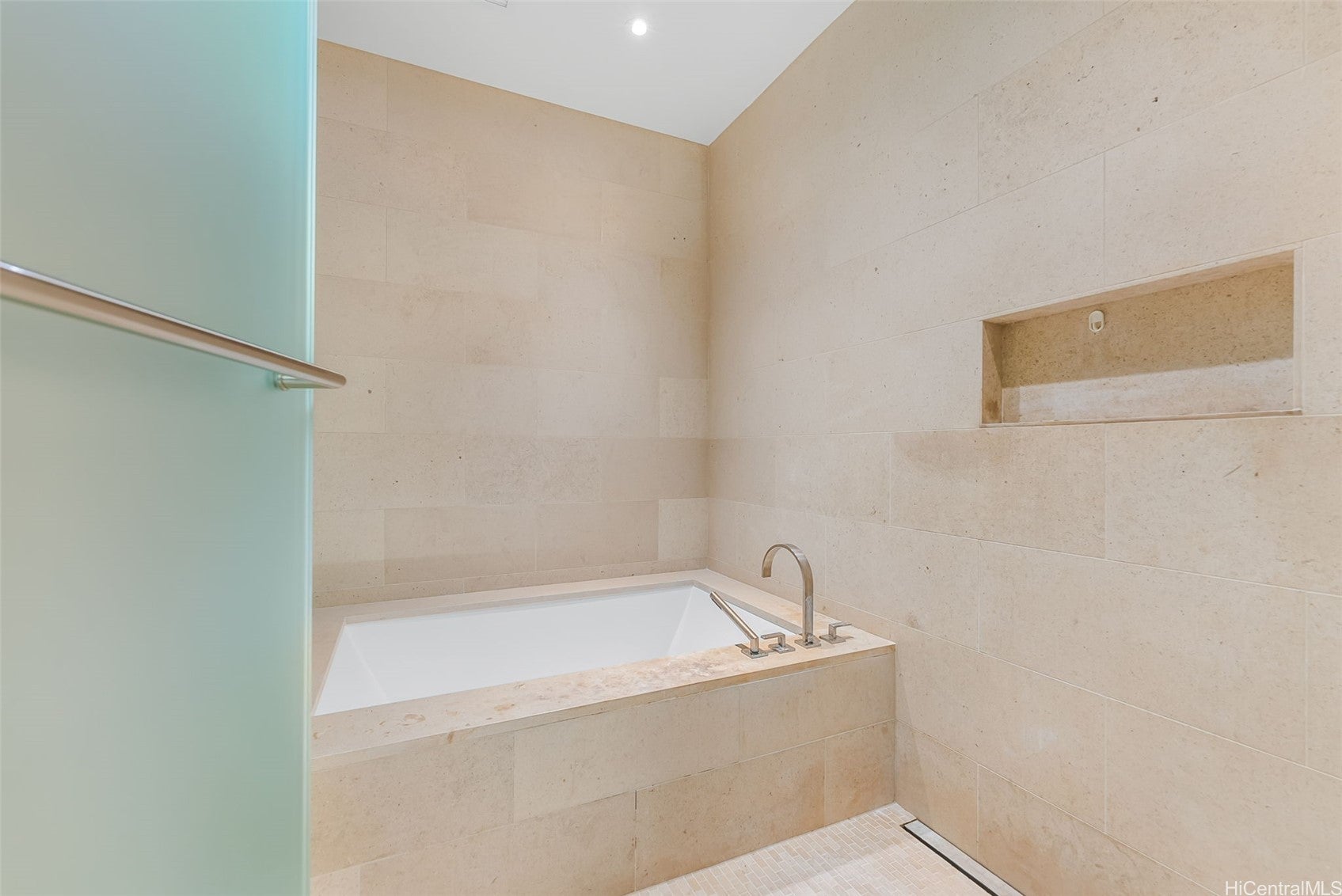 Honolulu, Hawaii, 96814, United States, 2 Bedrooms Bedrooms, ,3 BathroomsBathrooms,Residential,Active,1943792