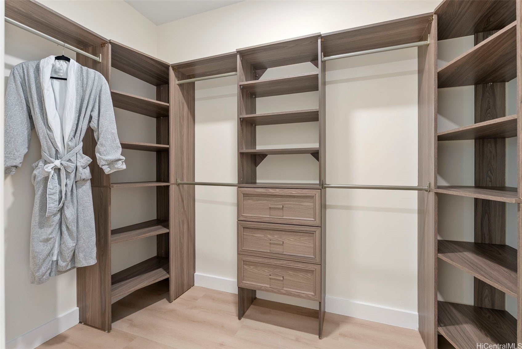 Honolulu, Hawaii, 96822, United States, 4 Bedrooms Bedrooms, ,4 BathroomsBathrooms,Residential,Active,1943814