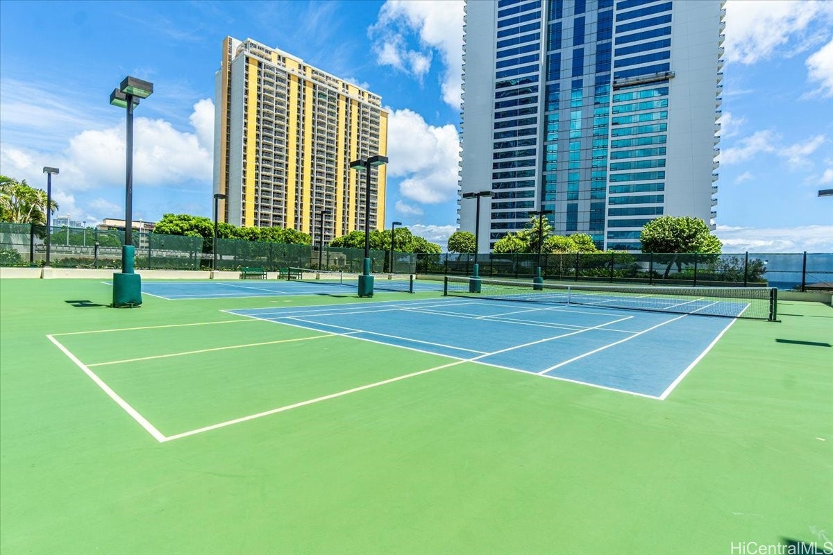 Honolulu, Hawaii, 96814, United States, 4 Bedrooms Bedrooms, ,5 BathroomsBathrooms,Residential,Active,1822012