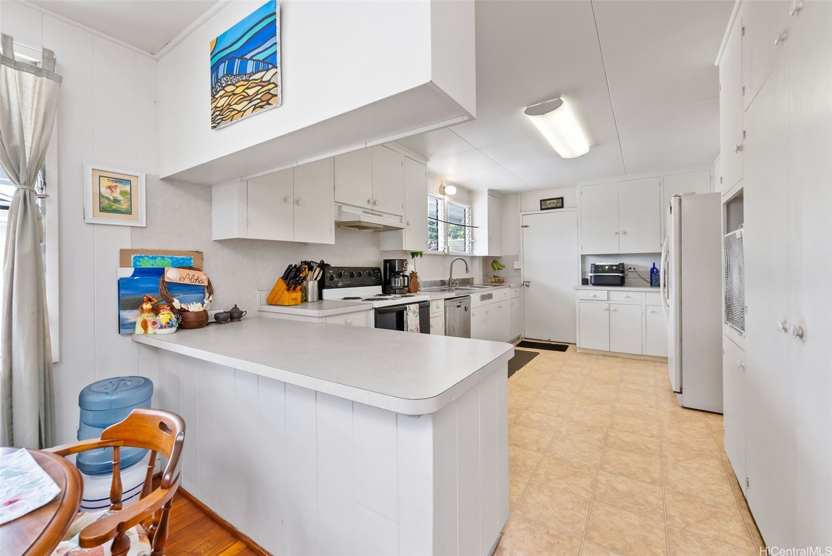 Honolulu, Hawaii, 96821, United States, 10 Bedrooms Bedrooms, ,7 BathroomsBathrooms,Residential,Active,1943771