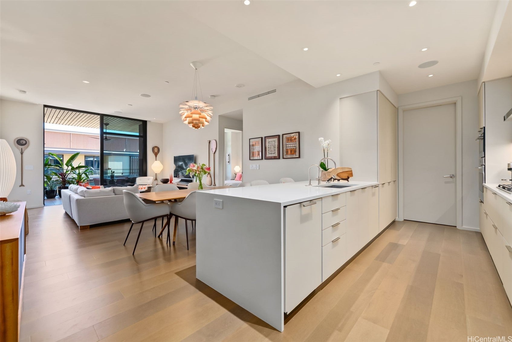 Honolulu, Hawaii, 96814, United States, 2 Bedrooms Bedrooms, ,2 BathroomsBathrooms,Residential,Active,2009852