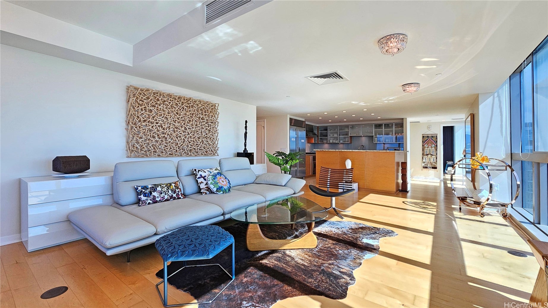 Honolulu, Hawaii, 96814, United States, 3 Bedrooms Bedrooms, ,3 BathroomsBathrooms,Residential,Active,2013630