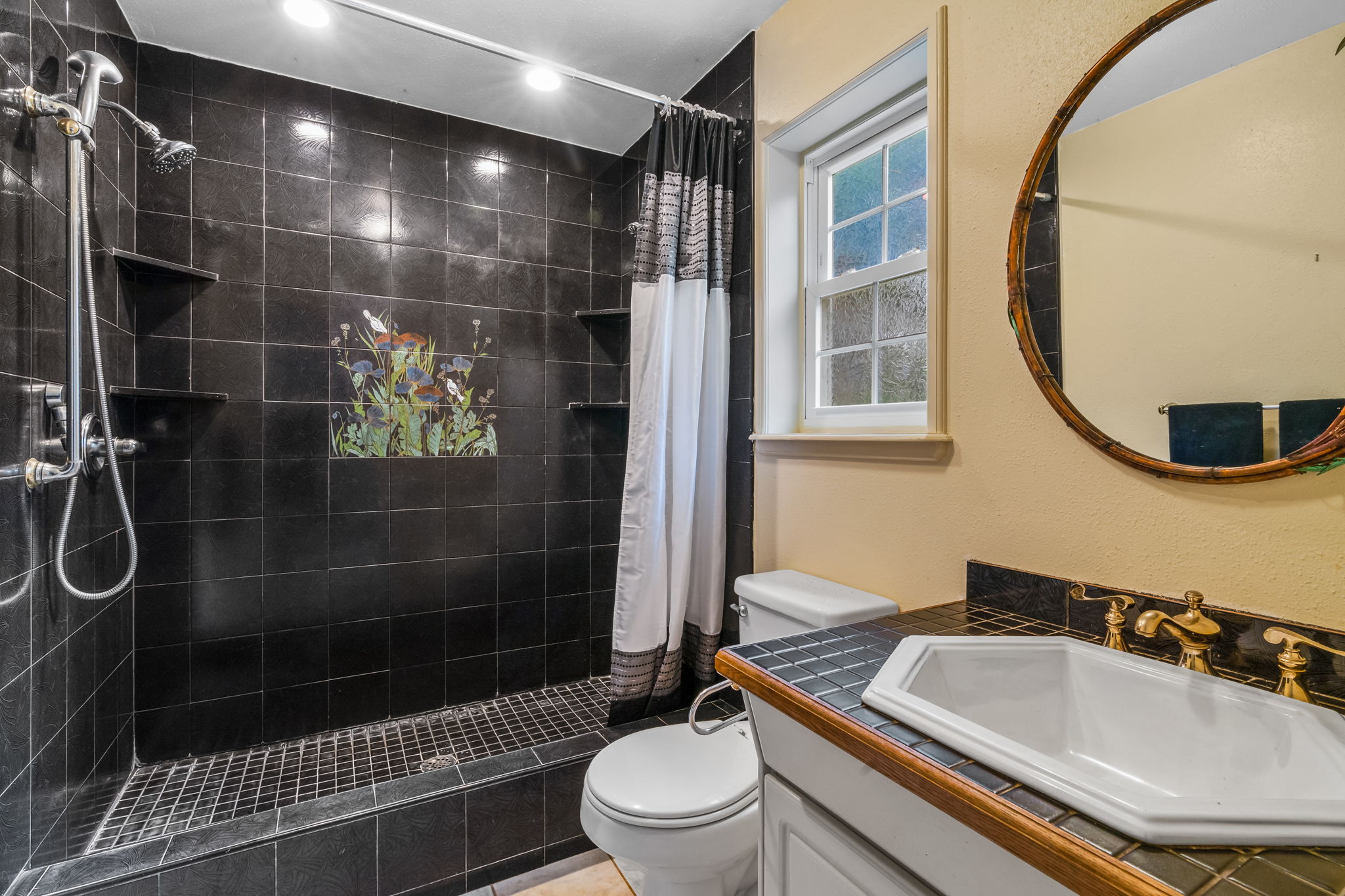 Kapaa, Hawaii, 96746, United States, 8 Bedrooms Bedrooms, ,6 BathroomsBathrooms,Residential,Active,1885004