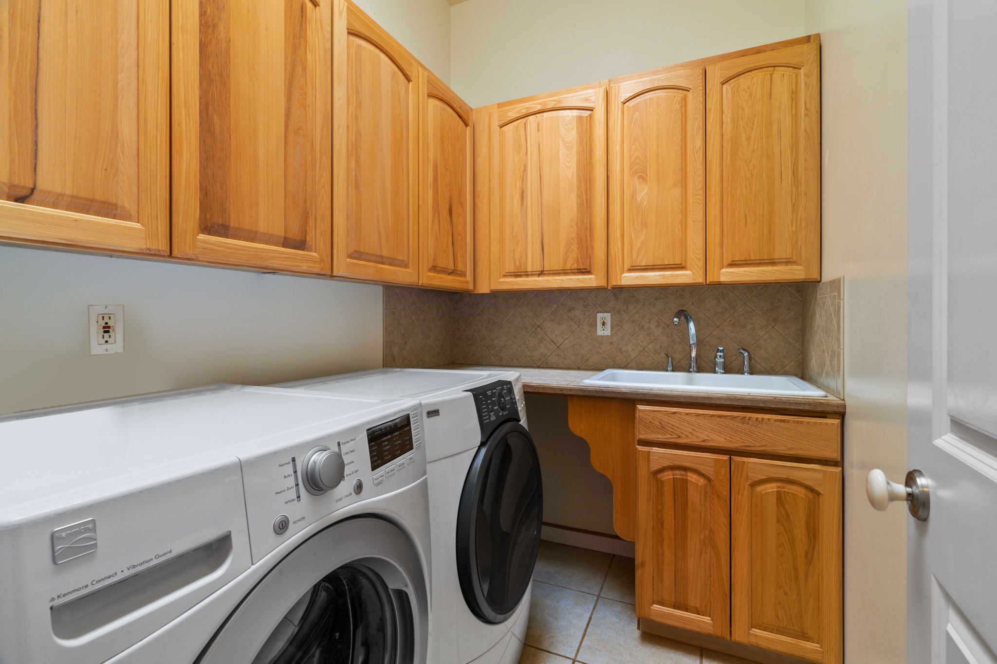 Kapaa, Hawaii, 96746, United States, 8 Bedrooms Bedrooms, ,6 BathroomsBathrooms,Residential,Active,1885004