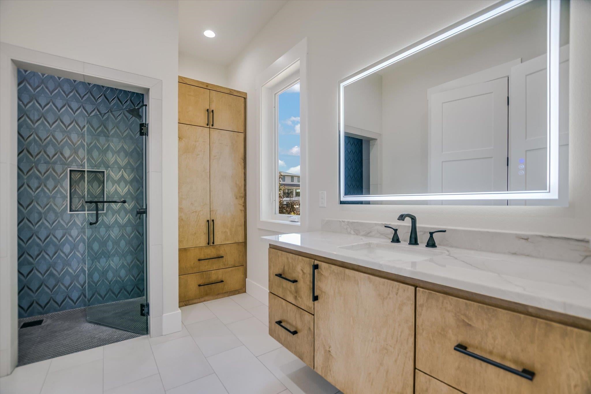 Kingsland, Texas, 78639, United States, 5 Bedrooms Bedrooms, ,6 BathroomsBathrooms,Residential,Active,1880173