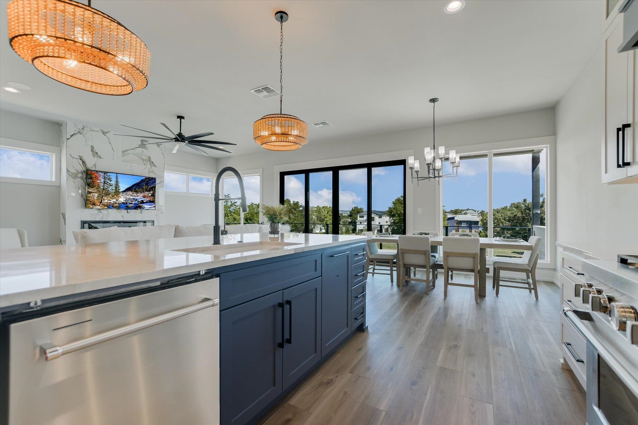 Kingsland, Texas, 78639, United States, 5 Bedrooms Bedrooms, ,6 BathroomsBathrooms,Residential,Active,1880207