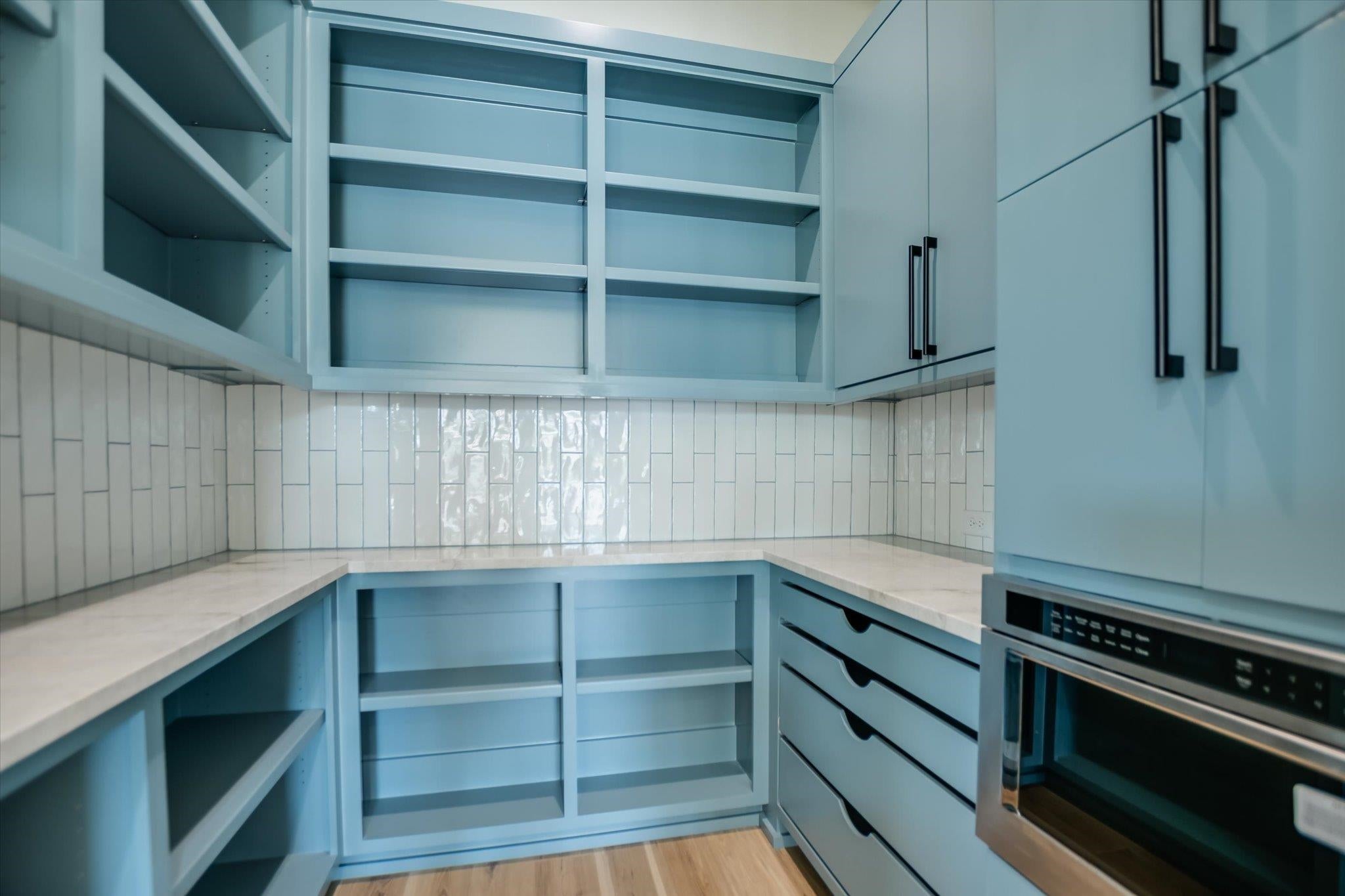 Kingsland, Texas, 78639, United States, 5 Bedrooms Bedrooms, ,6 BathroomsBathrooms,Residential,Active,1880173