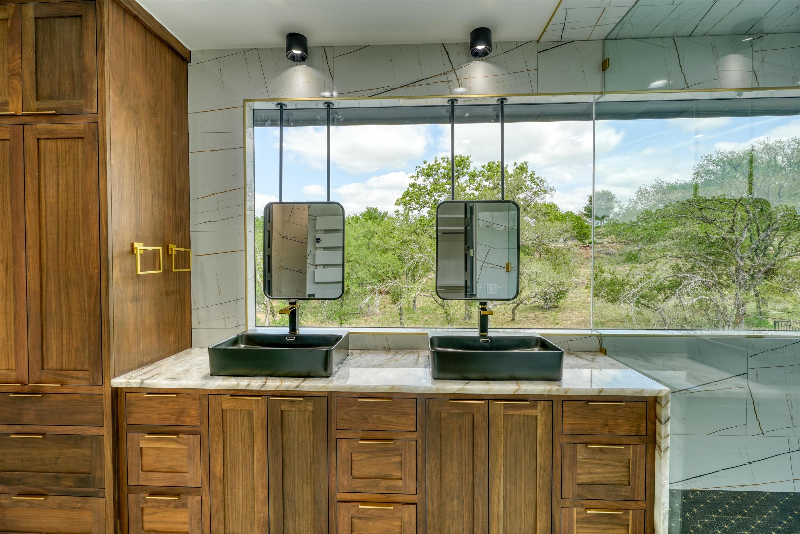 Horseshoe Bay, Texas, 78657, United States, 5 Bedrooms Bedrooms, ,6 BathroomsBathrooms,Residential,Active,1888975