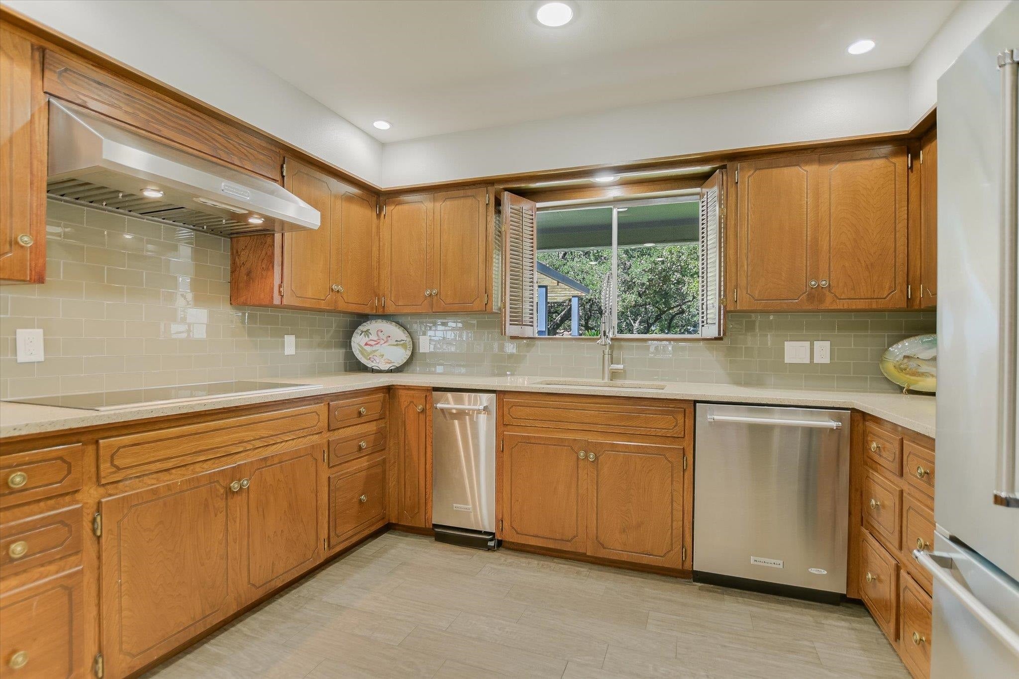 Horseshoe Bay, Texas, 78657, United States, 4 Bedrooms Bedrooms, ,4 BathroomsBathrooms,Residential,Active,1942381