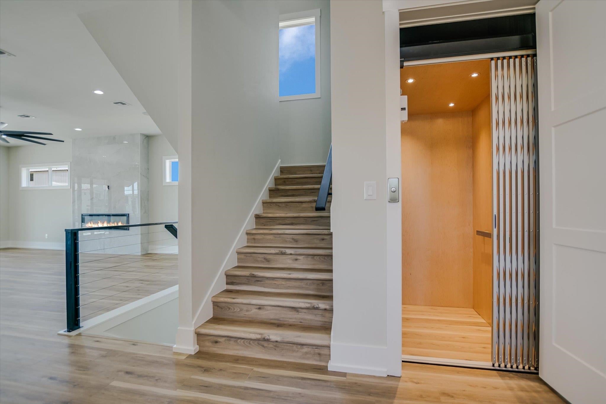 Kingsland, Texas, 78639, United States, 5 Bedrooms Bedrooms, ,6 BathroomsBathrooms,Residential,Active,1880173