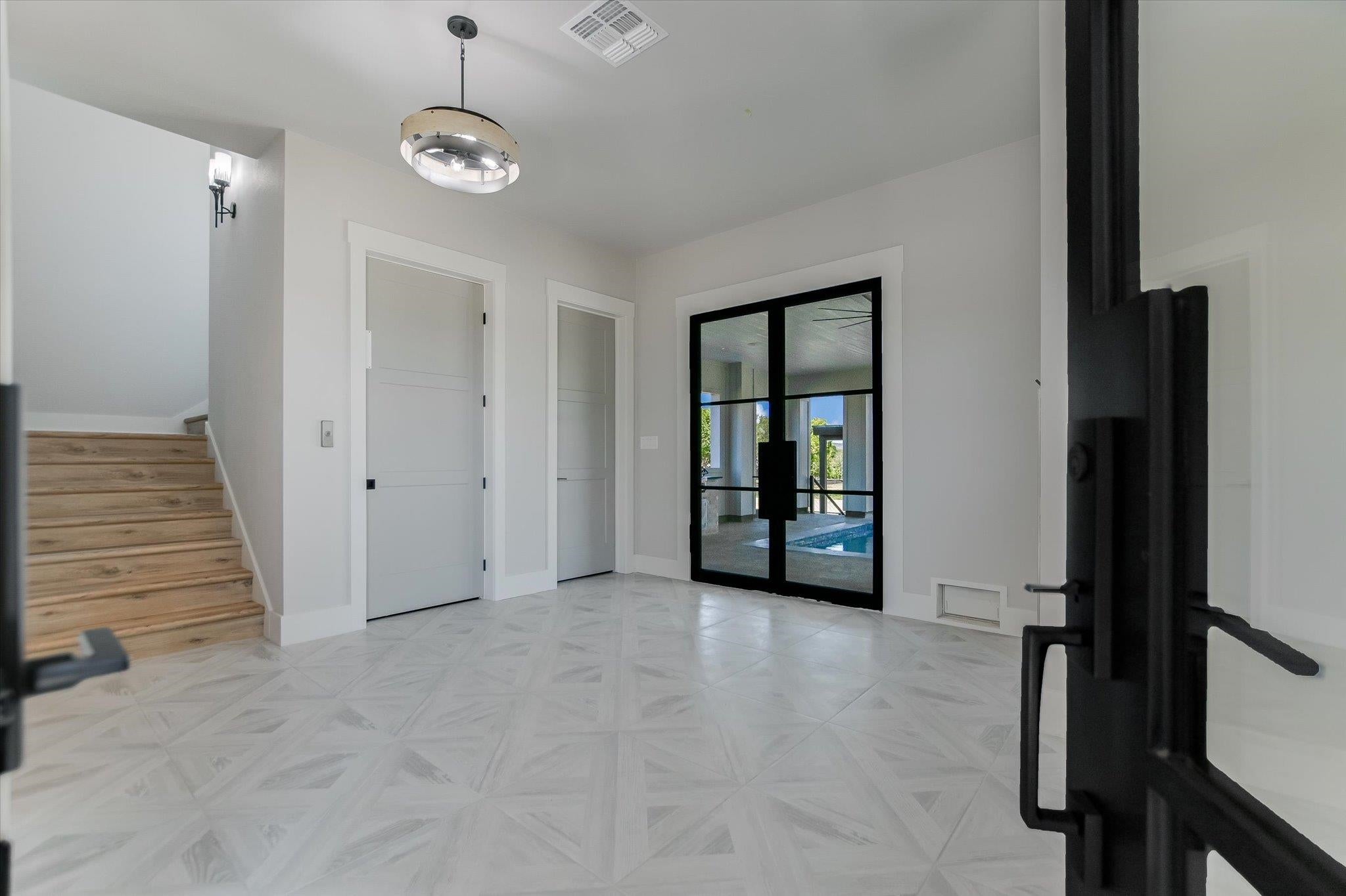 Kingsland, Texas, 78639, United States, 5 Bedrooms Bedrooms, ,6 BathroomsBathrooms,Residential,Active,1880207