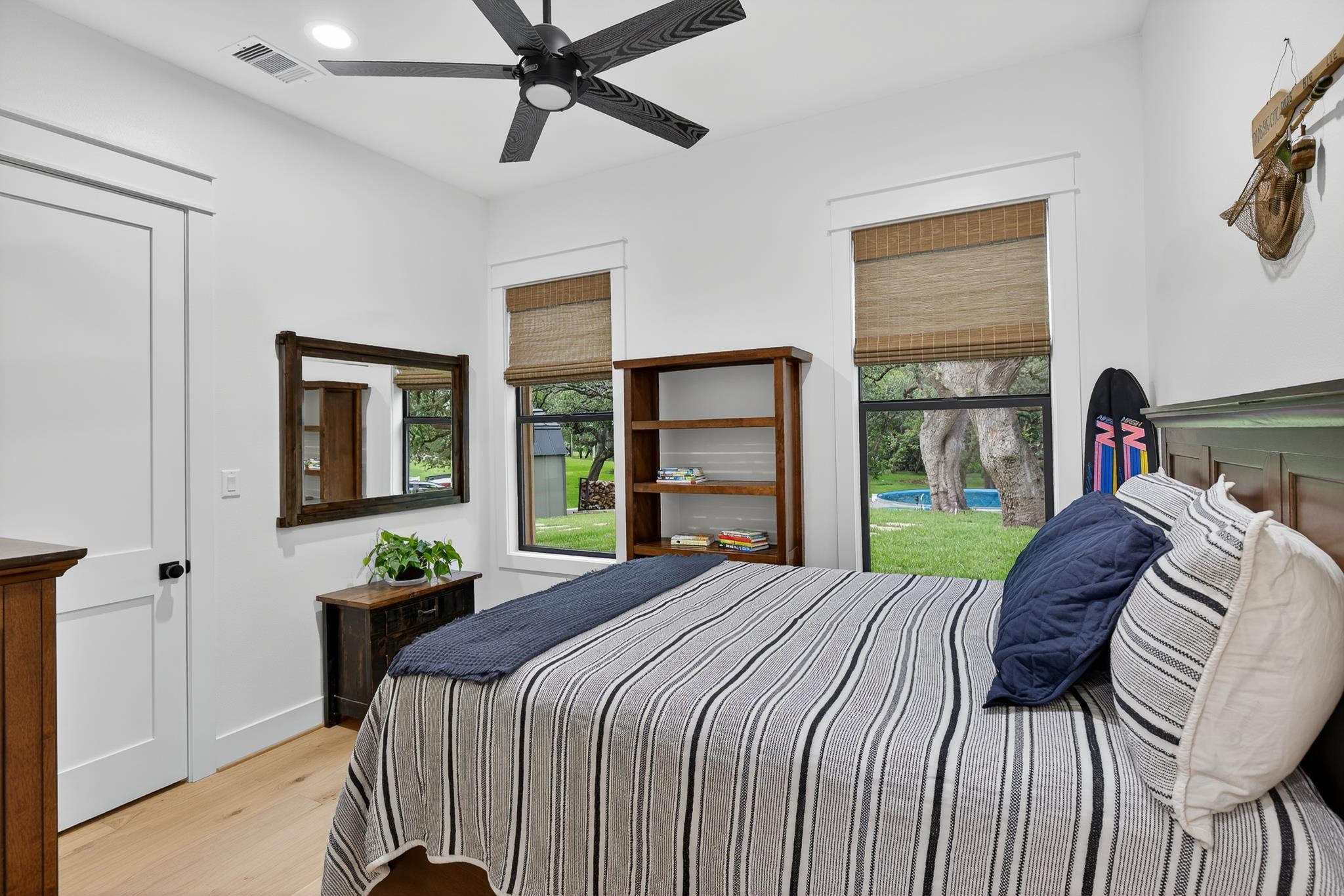 Kingsland, Texas, 78639, United States, 5 Bedrooms Bedrooms, ,4 BathroomsBathrooms,Residential,Active,2007322