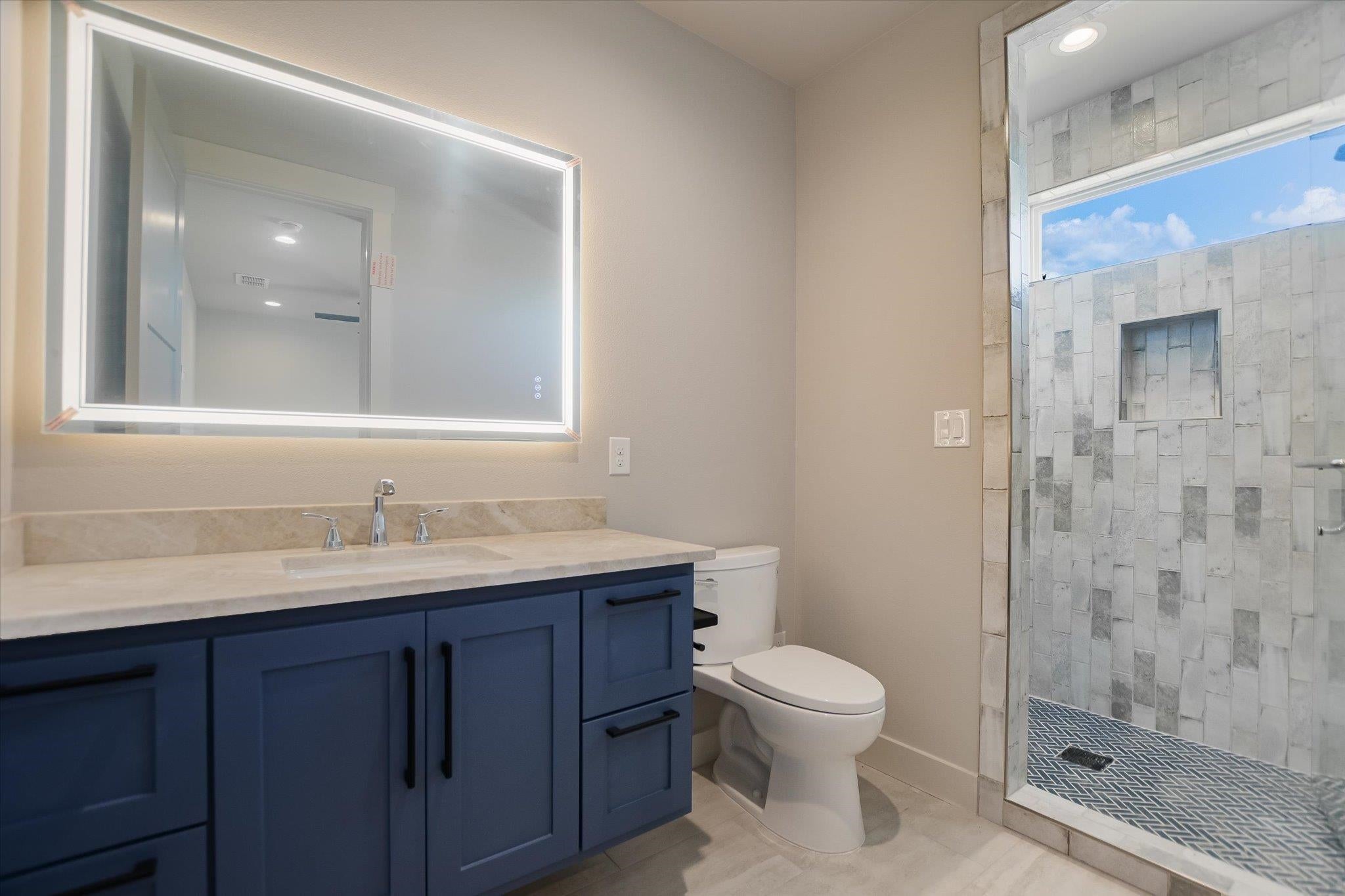 Kingsland, Texas, 78639, United States, 5 Bedrooms Bedrooms, ,6 BathroomsBathrooms,Residential,Active,2008750