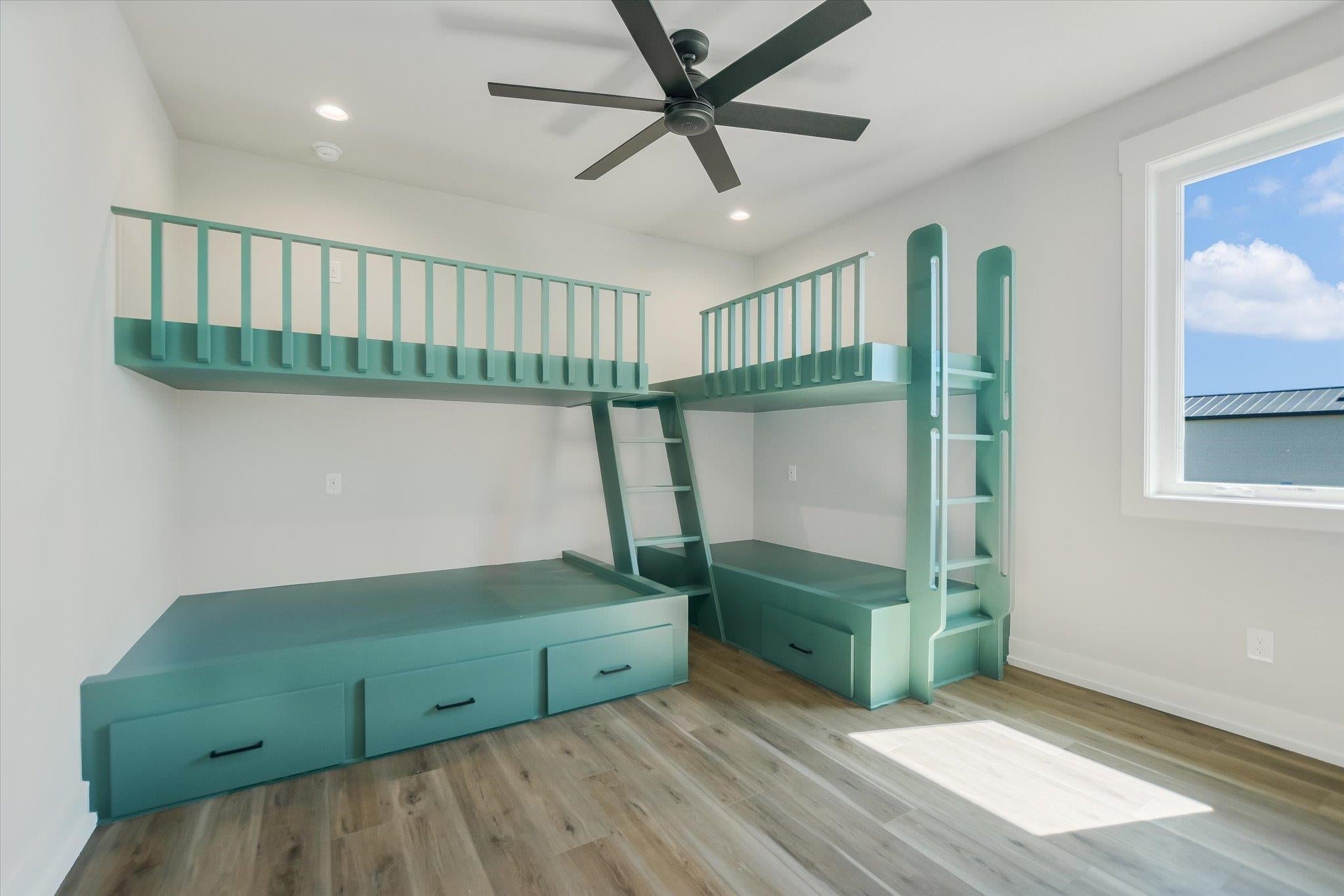 Kingsland, Texas, 78639, United States, 5 Bedrooms Bedrooms, ,6 BathroomsBathrooms,Residential,Active,2008750