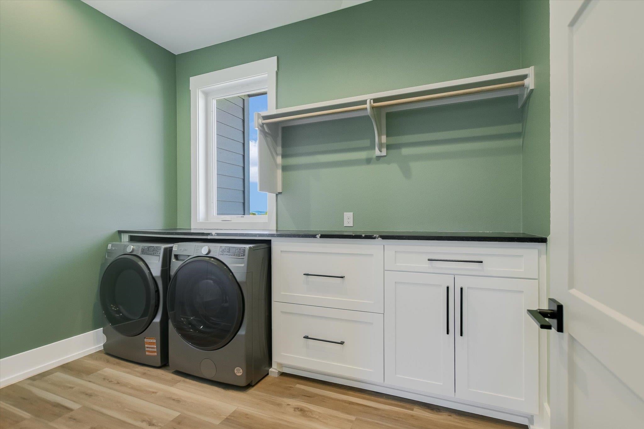 Kingsland, Texas, 78639, United States, 5 Bedrooms Bedrooms, ,6 BathroomsBathrooms,Residential,Active,1880207