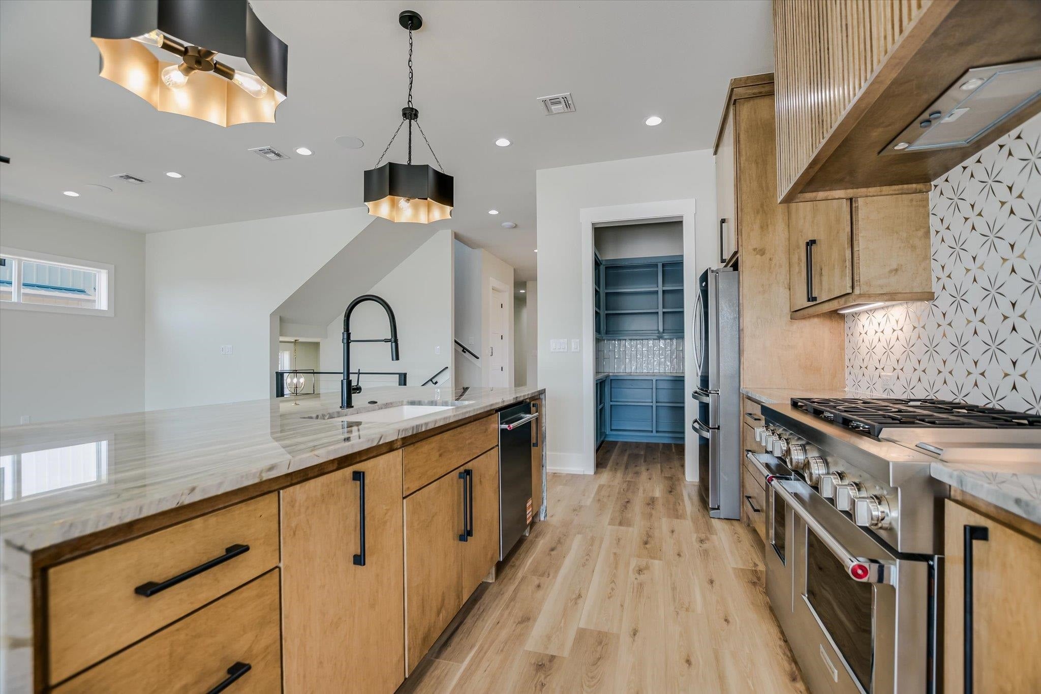 Kingsland, Texas, 78639, United States, 5 Bedrooms Bedrooms, ,6 BathroomsBathrooms,Residential,Active,1880173