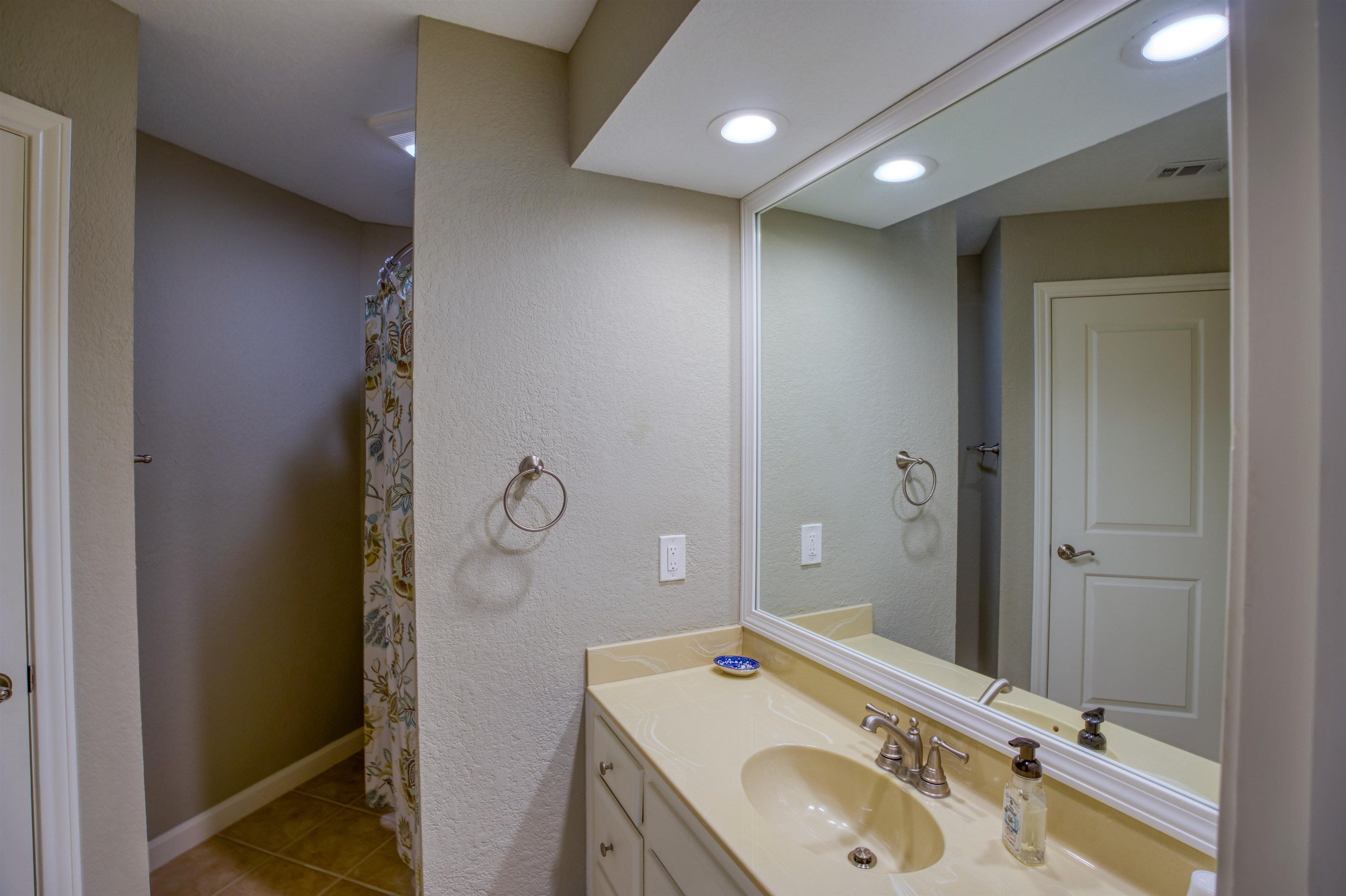 Horseshoe Bay, Texas, 78657, United States, ,5 BathroomsBathrooms,Residential,Active,1769459