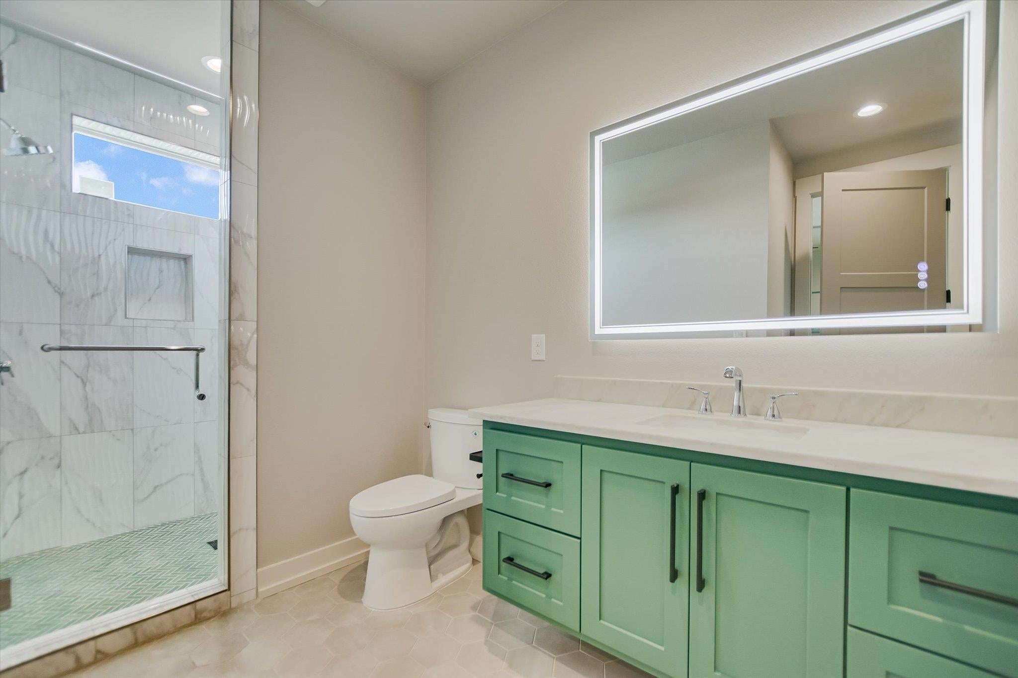 Kingsland, Texas, 78639, United States, 5 Bedrooms Bedrooms, ,6 BathroomsBathrooms,Residential,Active,1880207