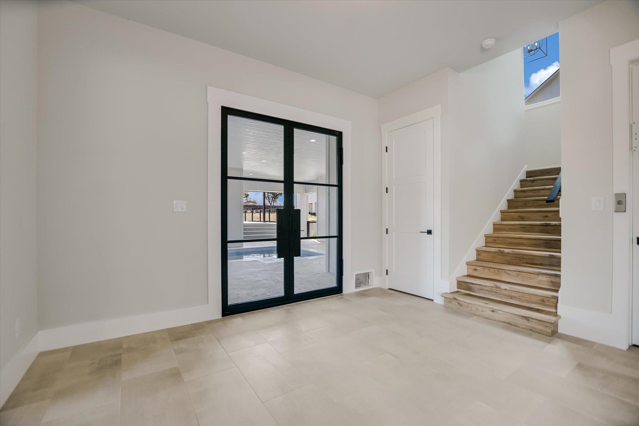 Kingsland, Texas, 78639, United States, 5 Bedrooms Bedrooms, ,6 BathroomsBathrooms,Residential,Active,1880173