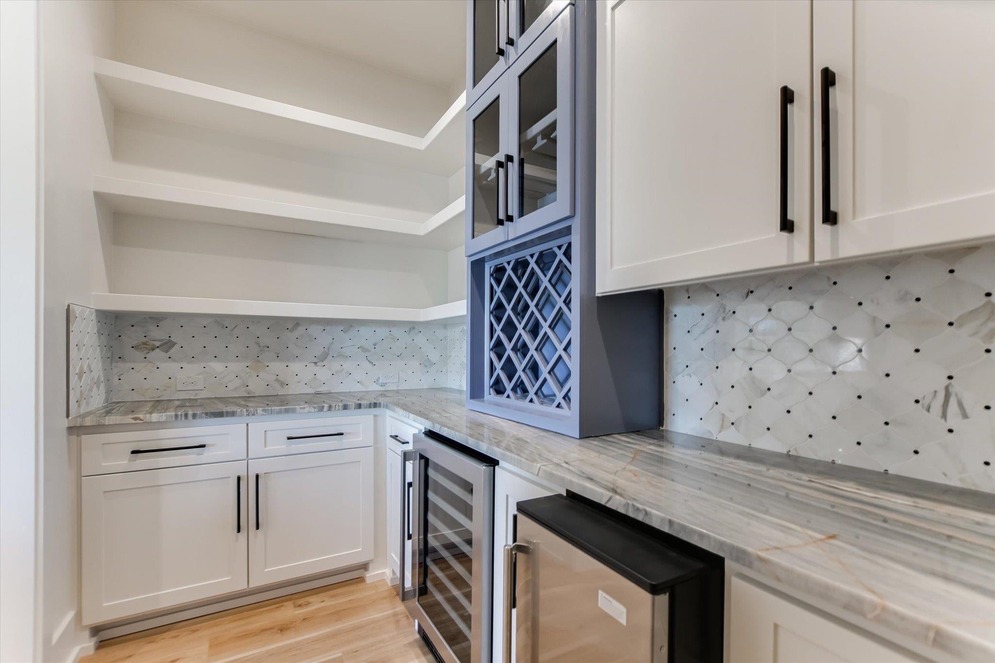 Kingsland, Texas, 78639, United States, 5 Bedrooms Bedrooms, ,6 BathroomsBathrooms,Residential,Active,2008750