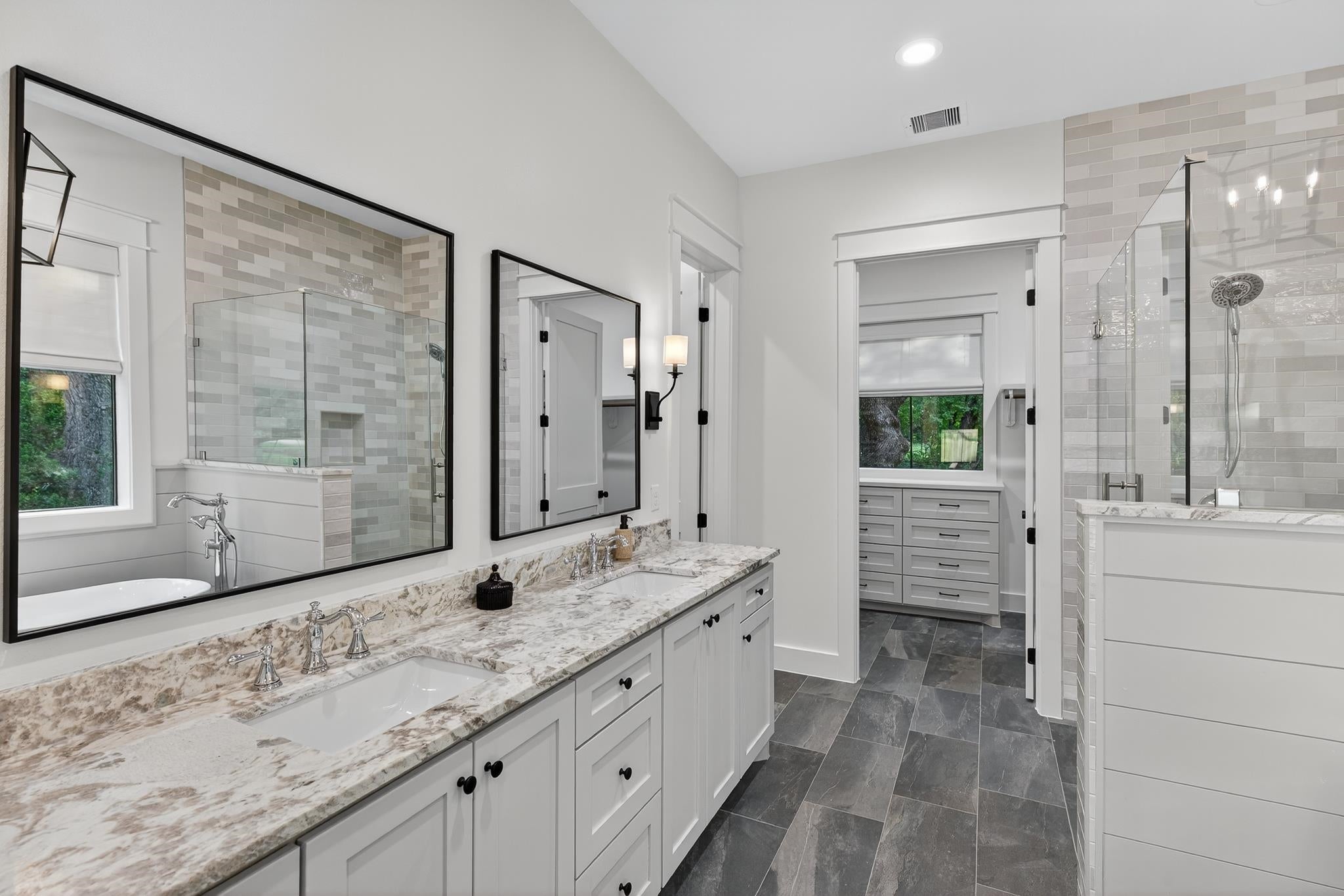 Kingsland, Texas, 78639, United States, 5 Bedrooms Bedrooms, ,4 BathroomsBathrooms,Residential,Active,2007322