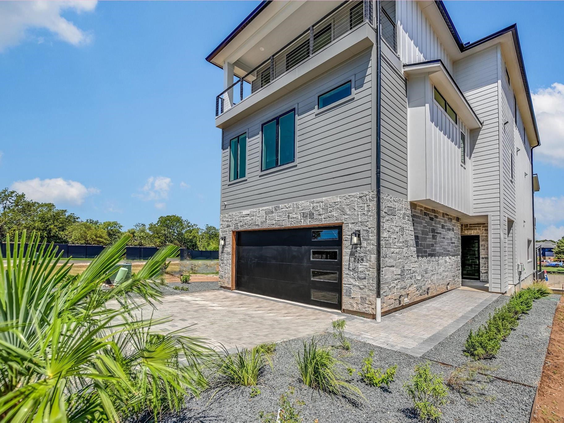 Kingsland, Texas, 78639, United States, 5 Bedrooms Bedrooms, ,6 BathroomsBathrooms,Residential,Active,2008750