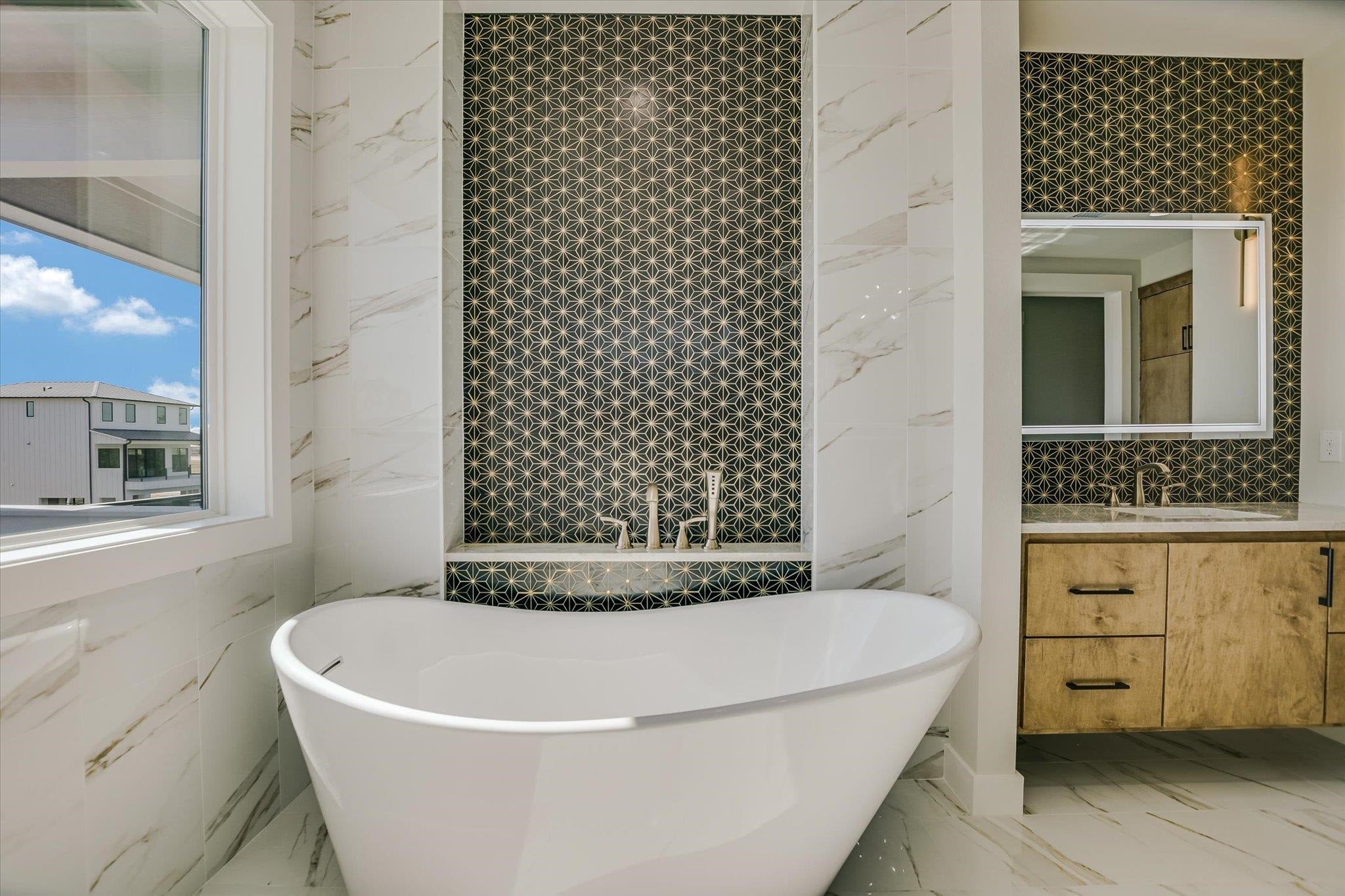 Kingsland, Texas, 78639, United States, 5 Bedrooms Bedrooms, ,6 BathroomsBathrooms,Residential,Active,1880173