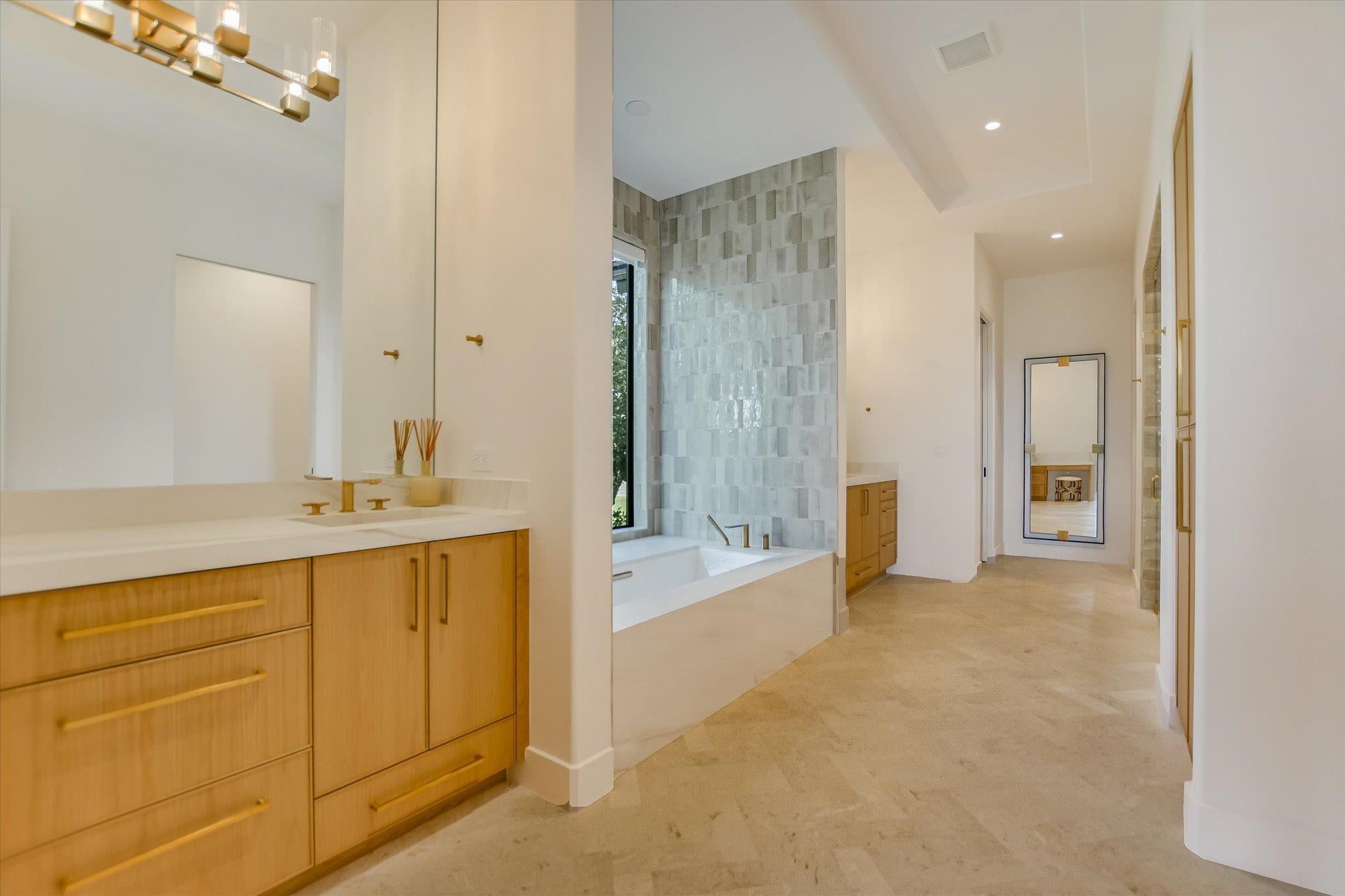 Horseshoe Bay, Texas, 78657, United States, 4 Bedrooms Bedrooms, ,5 BathroomsBathrooms,Residential,Active,1914578