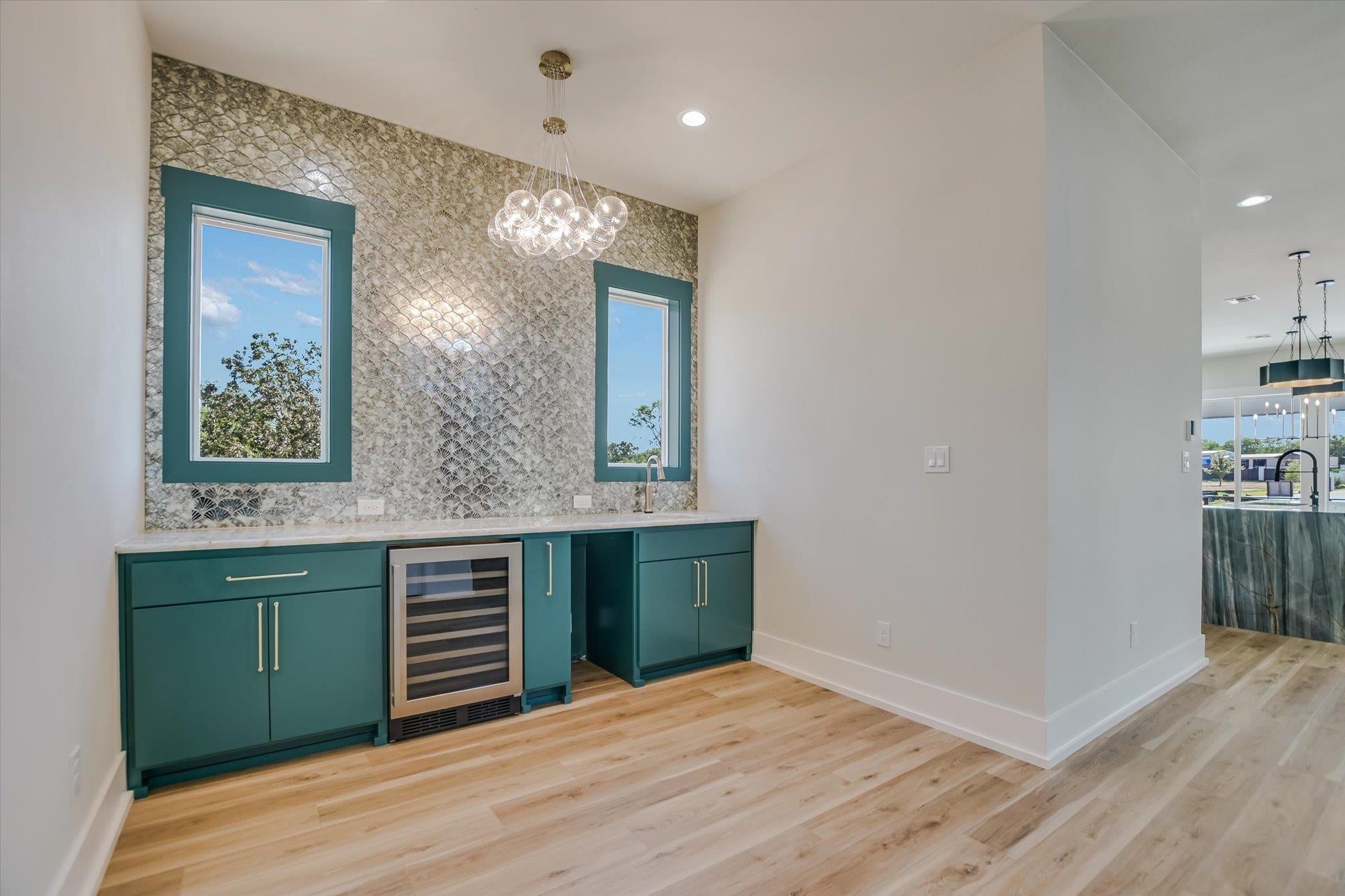 Kingsland, Texas, 78639, United States, 5 Bedrooms Bedrooms, ,6 BathroomsBathrooms,Residential,Active,1880173