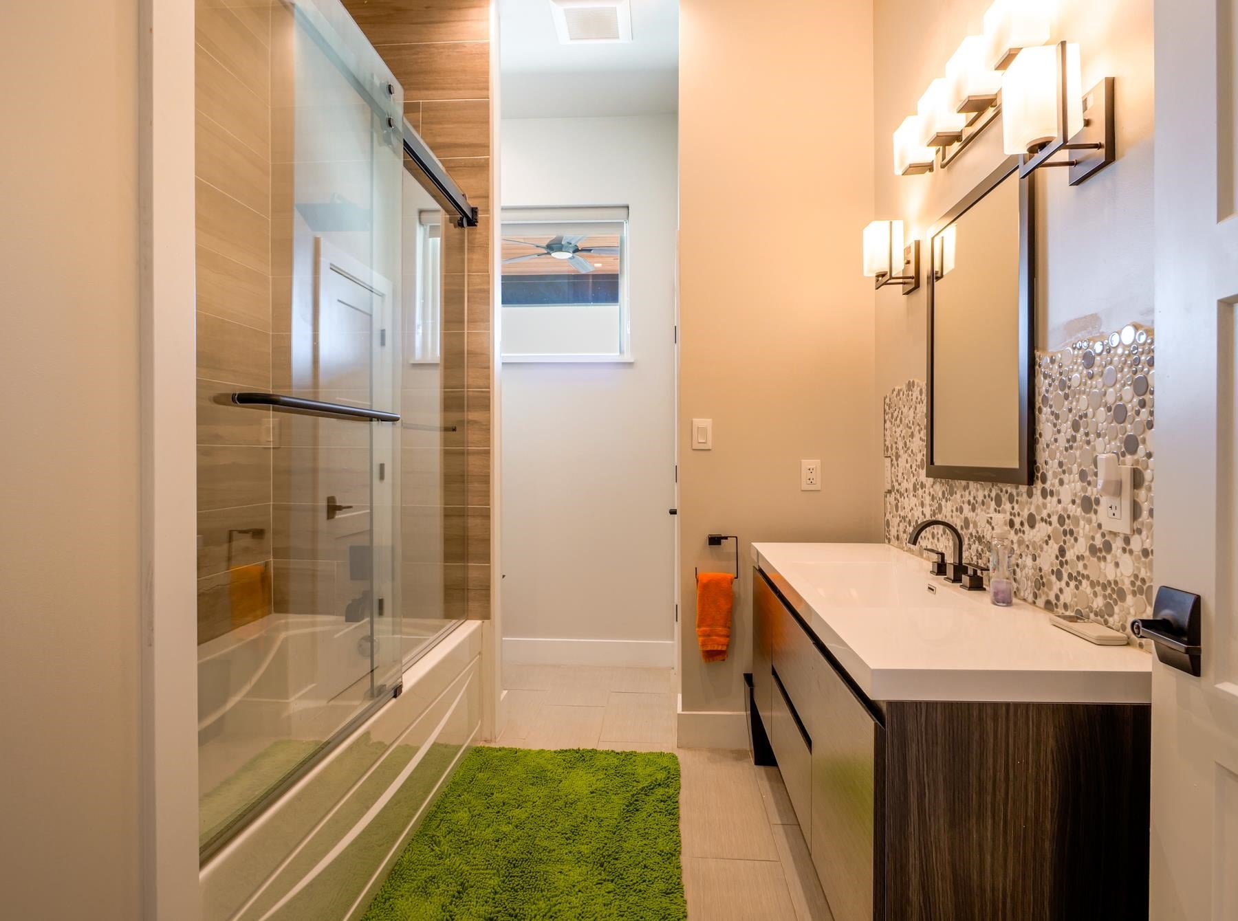 Burnet, Texas, 78611, United States, 2 Bedrooms Bedrooms, ,3 BathroomsBathrooms,Residential,Active,1989769