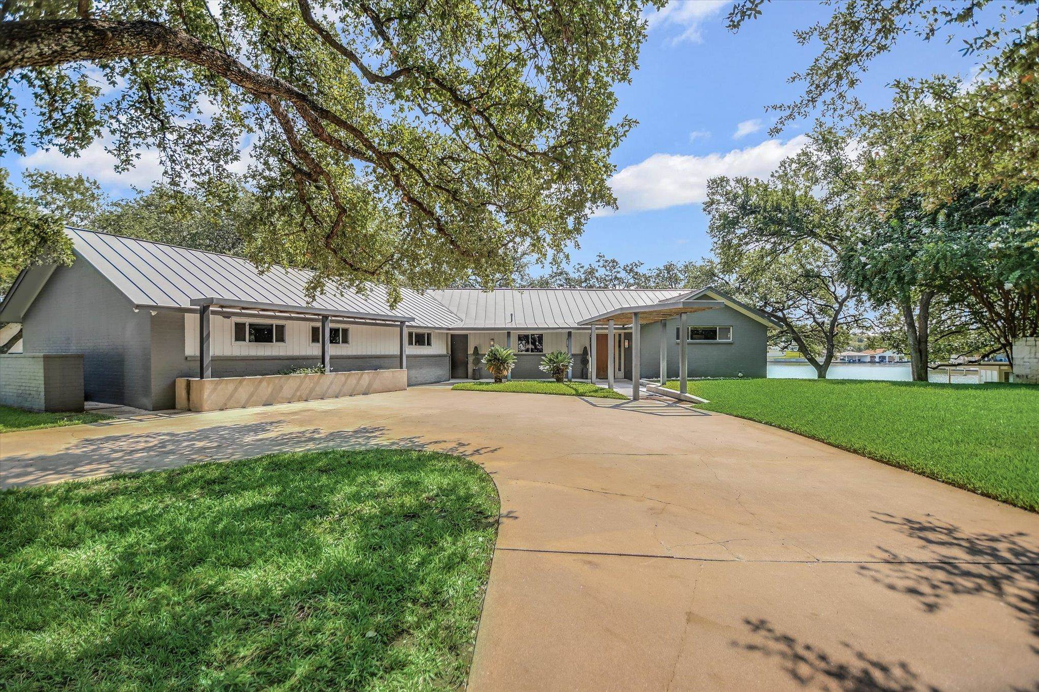 Horseshoe Bay, Texas, 78657, United States, 4 Bedrooms Bedrooms, ,4 BathroomsBathrooms,Residential,Active,1942381