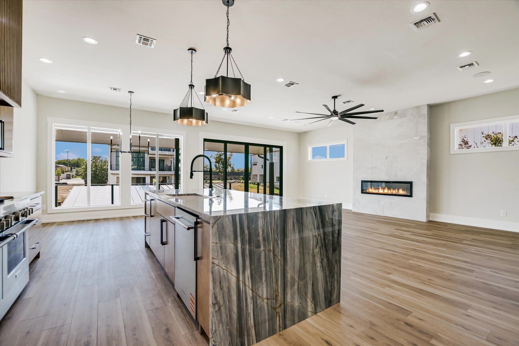 Kingsland, Texas, 78639, United States, 5 Bedrooms Bedrooms, ,6 BathroomsBathrooms,Residential,Active,1880173