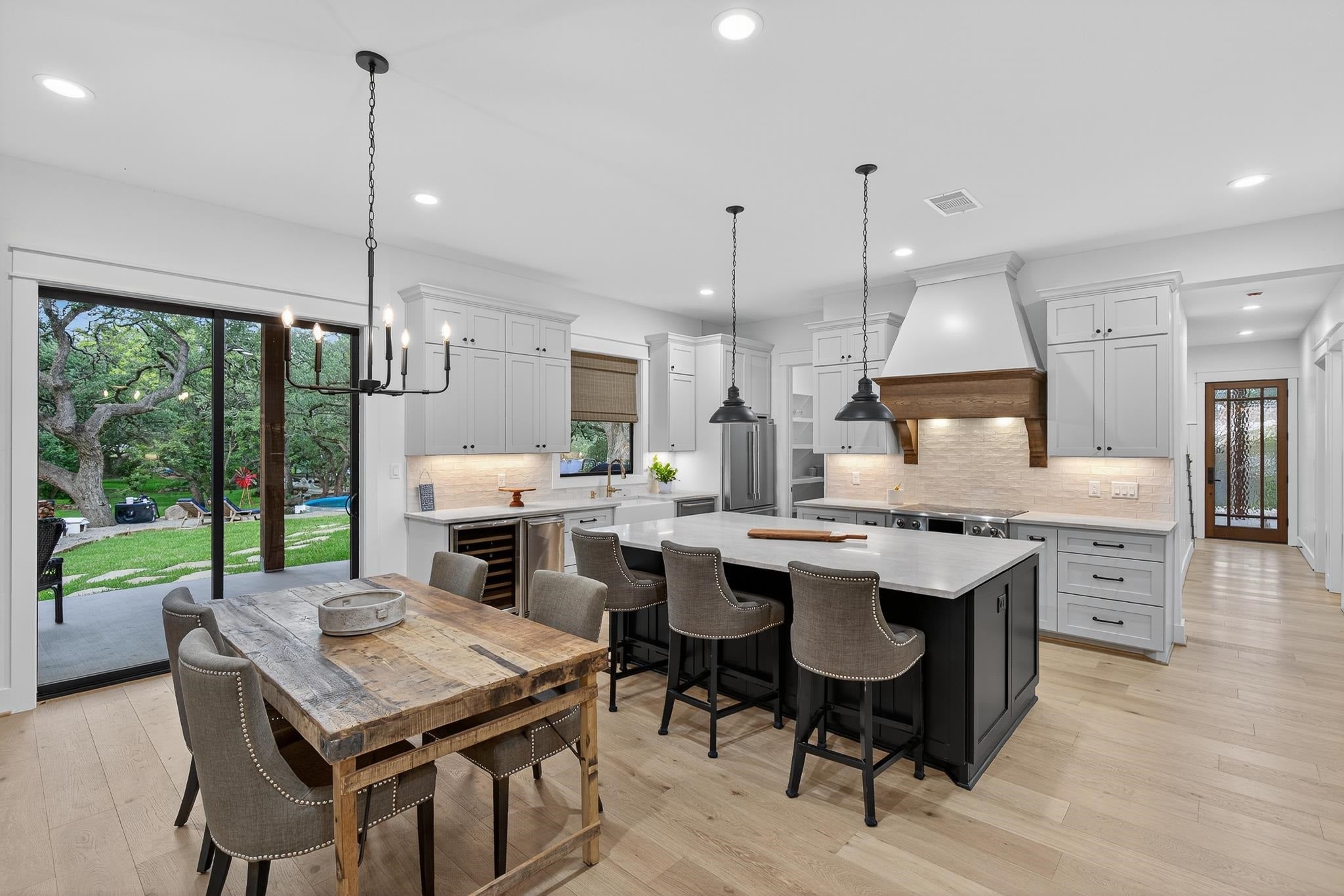 Kingsland, Texas, 78639, United States, 5 Bedrooms Bedrooms, ,4 BathroomsBathrooms,Residential,Active,2007322