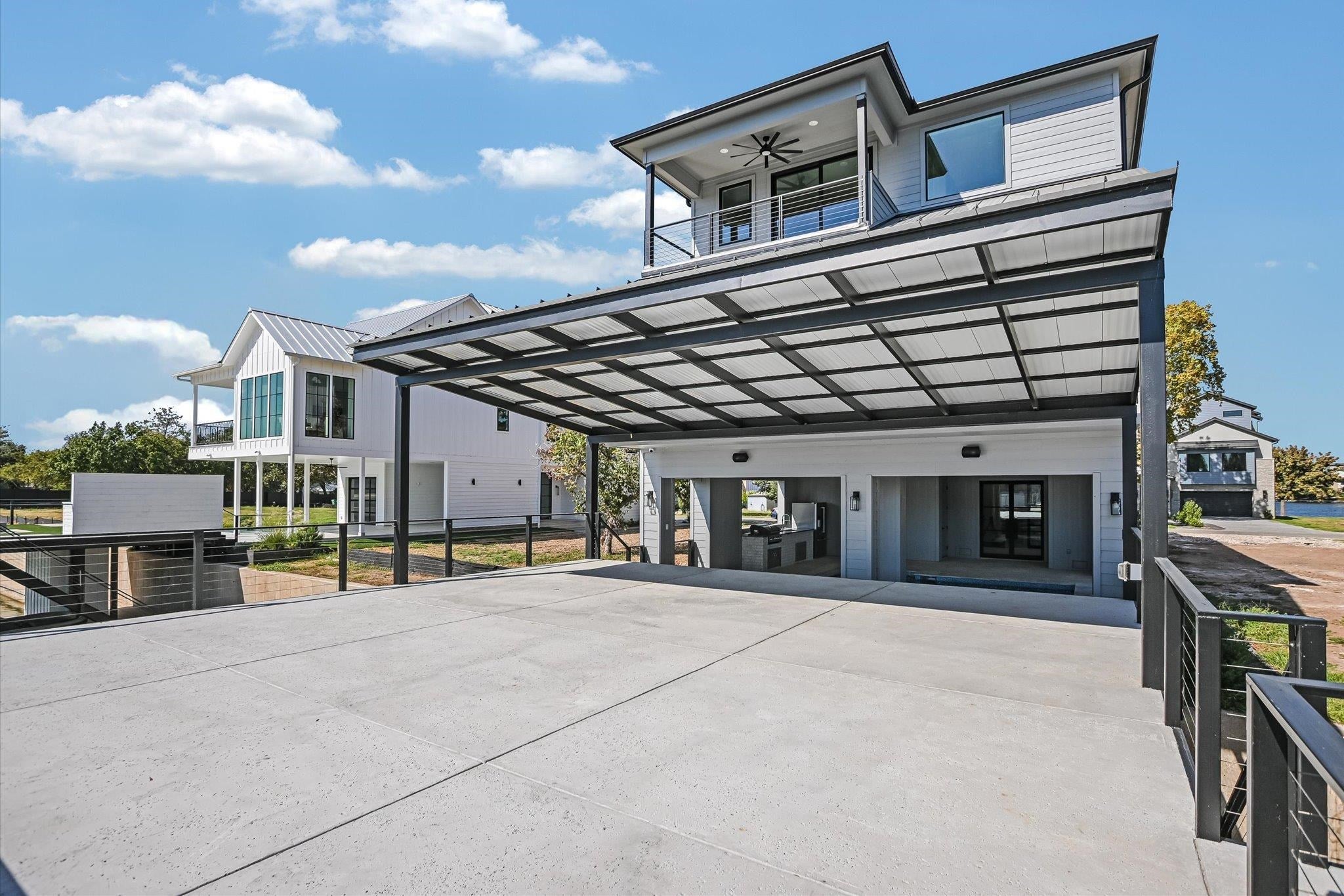 Kingsland, Texas, 78639, United States, 5 Bedrooms Bedrooms, ,6 BathroomsBathrooms,Residential,Active,1880173