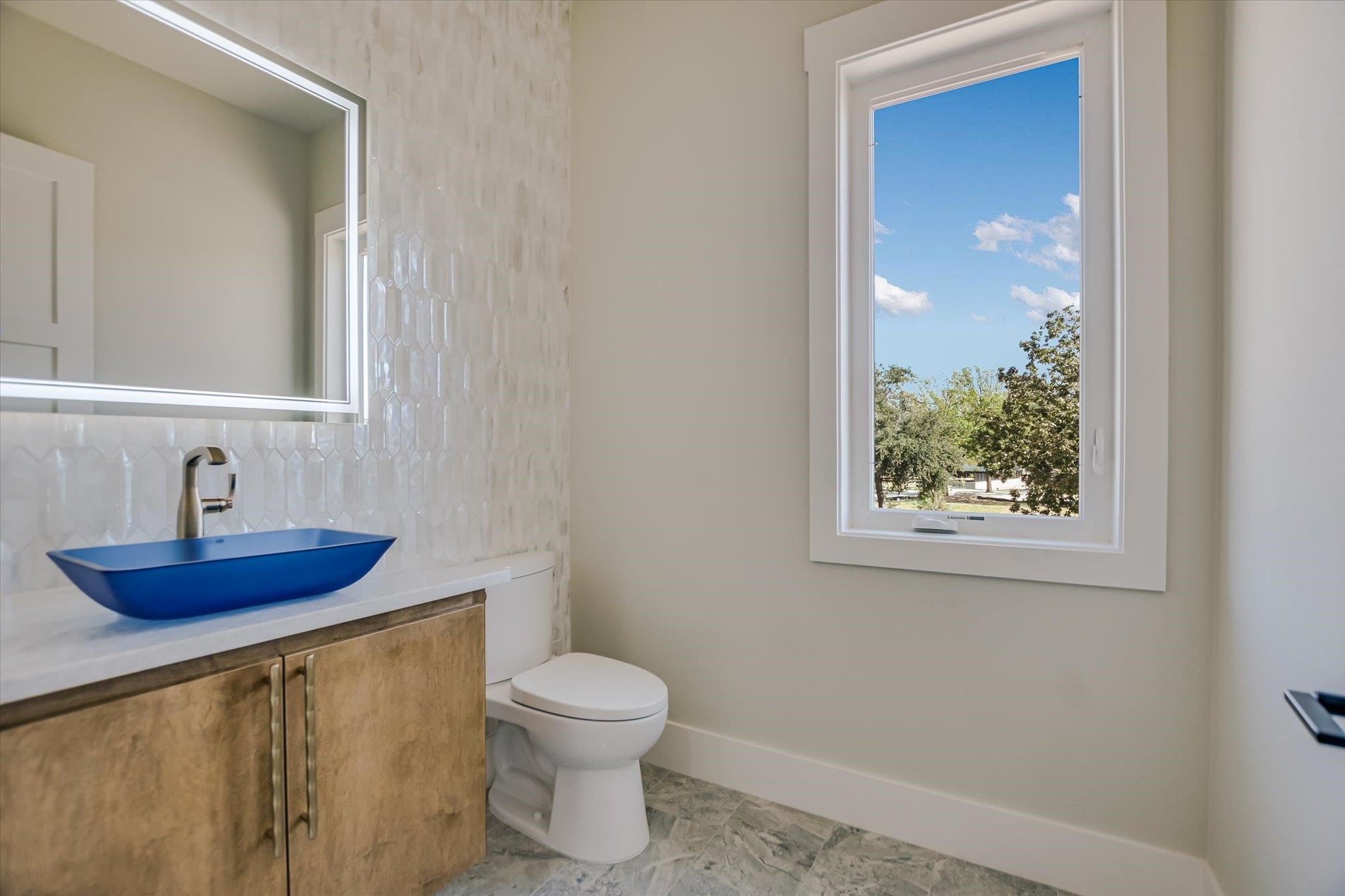 Kingsland, Texas, 78639, United States, 5 Bedrooms Bedrooms, ,6 BathroomsBathrooms,Residential,Active,1880173