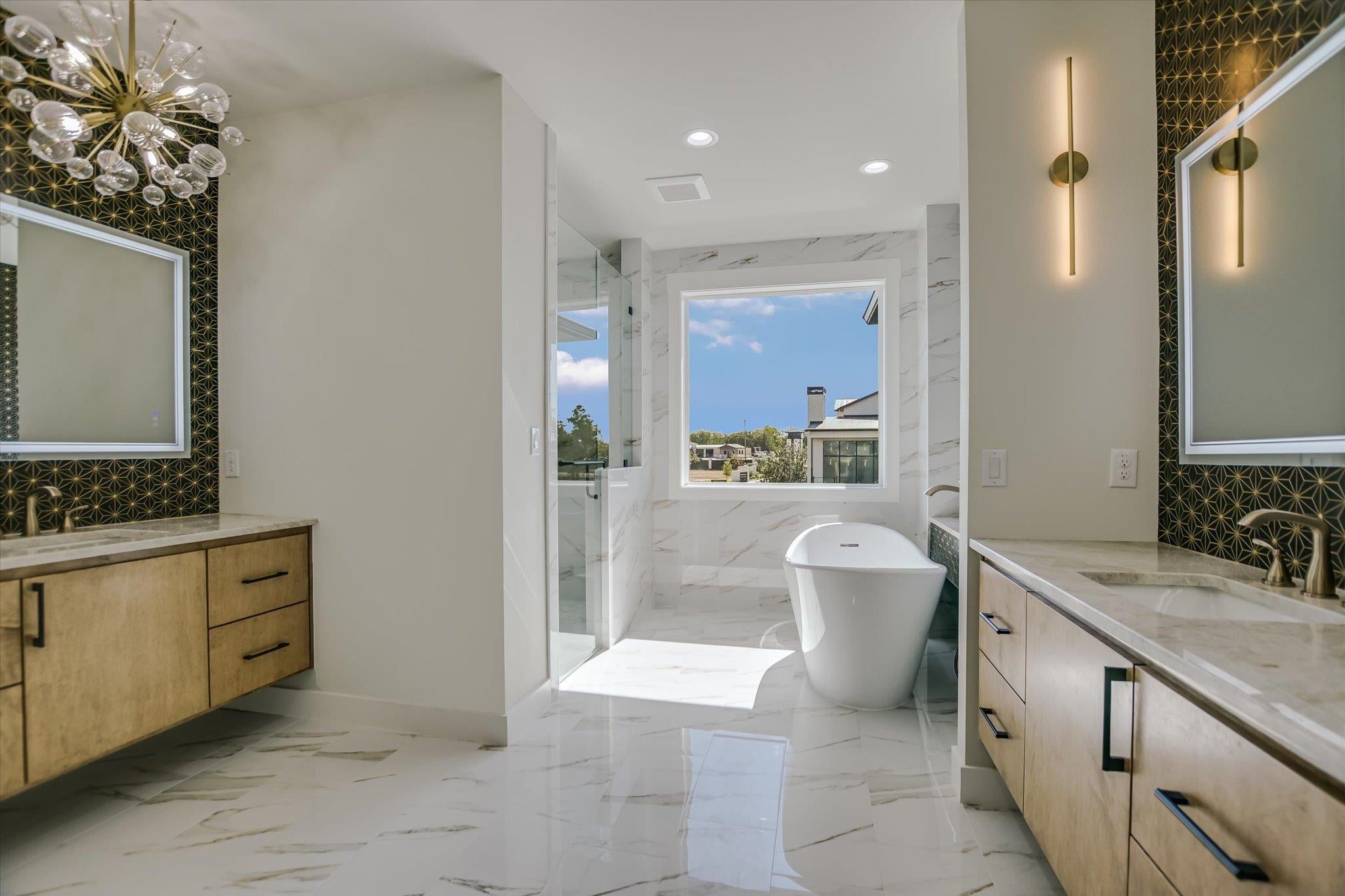 Kingsland, Texas, 78639, United States, 5 Bedrooms Bedrooms, ,6 BathroomsBathrooms,Residential,Active,1880173