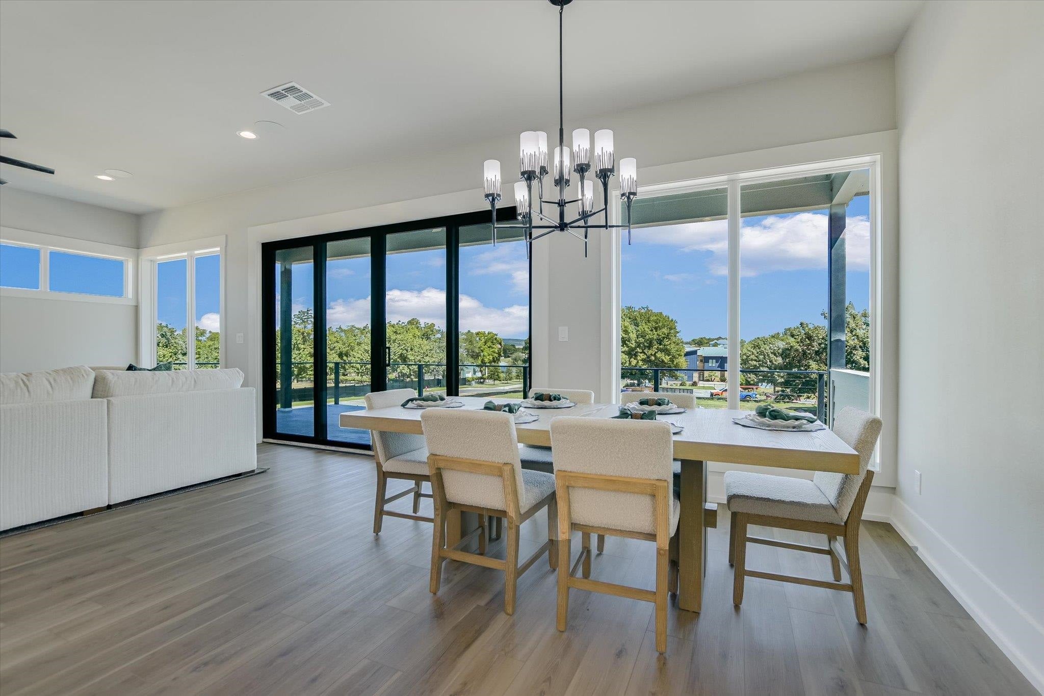 Kingsland, Texas, 78639, United States, 5 Bedrooms Bedrooms, ,6 BathroomsBathrooms,Residential,Active,1880207